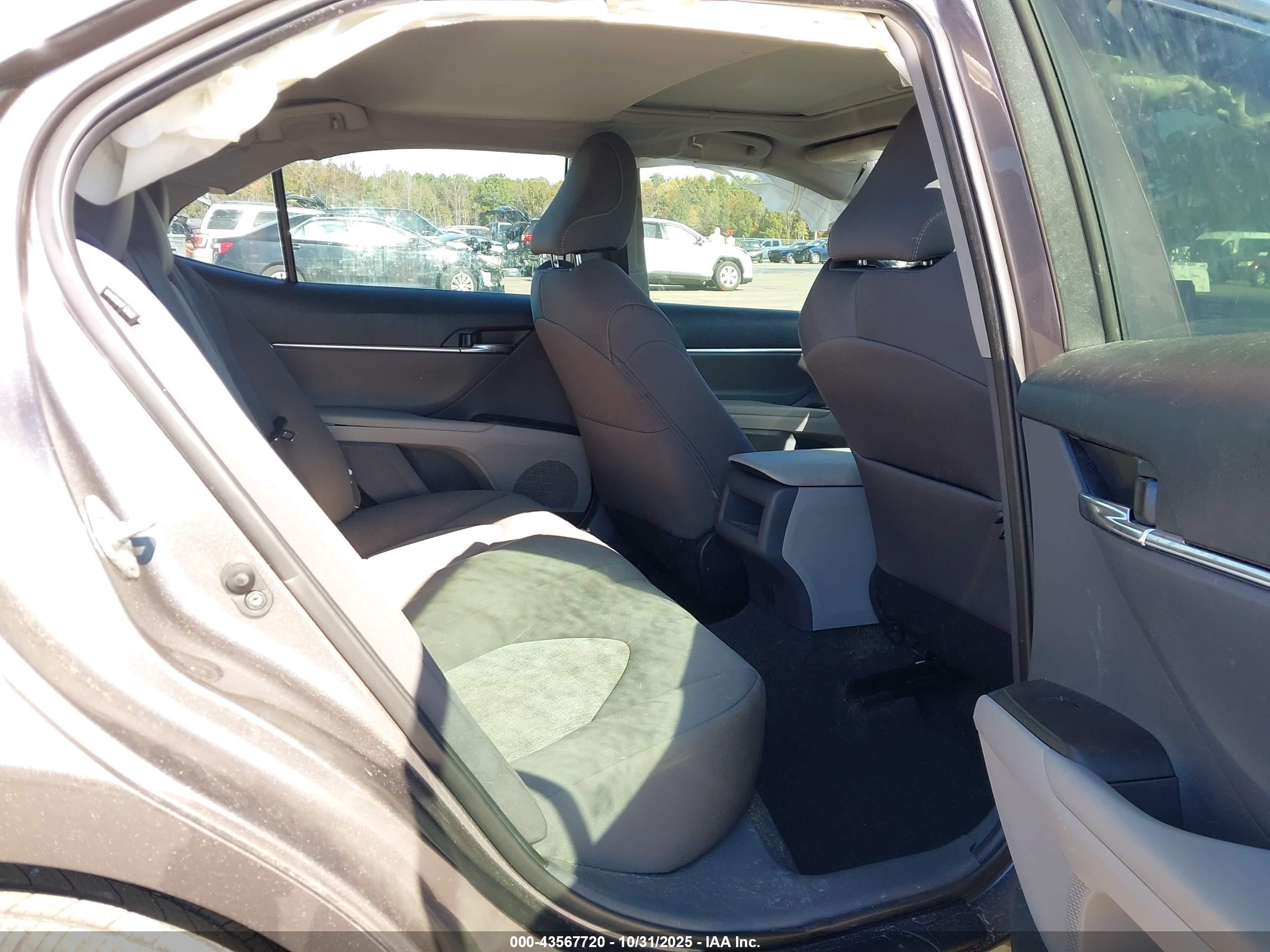 TOYOTA CAMRY image 8
