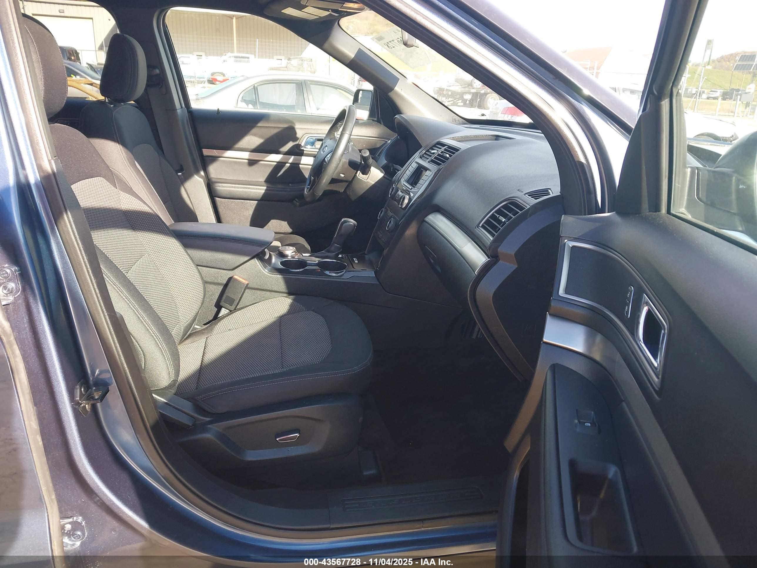 FORD EXPLORER image 5