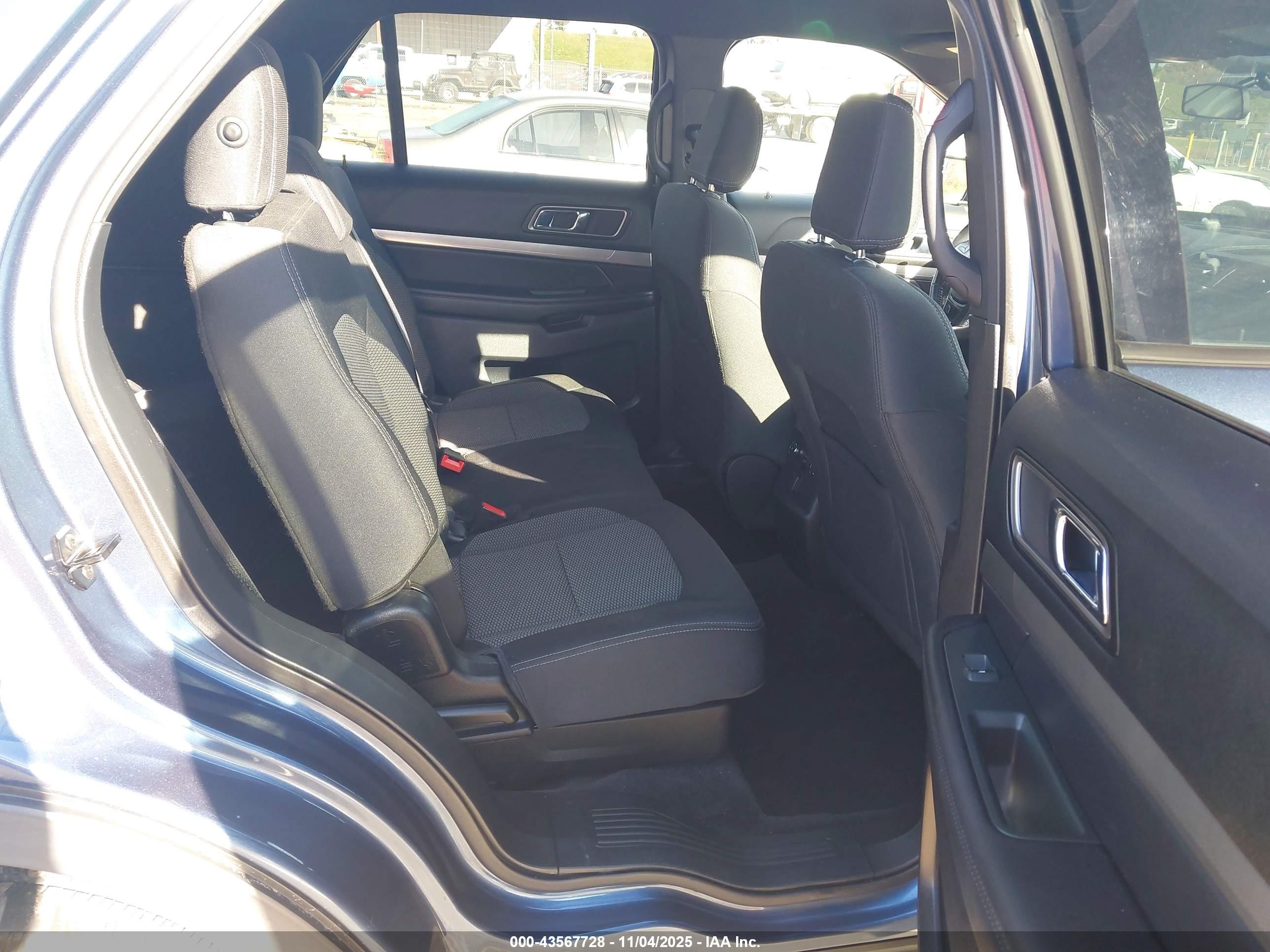 FORD EXPLORER image 8