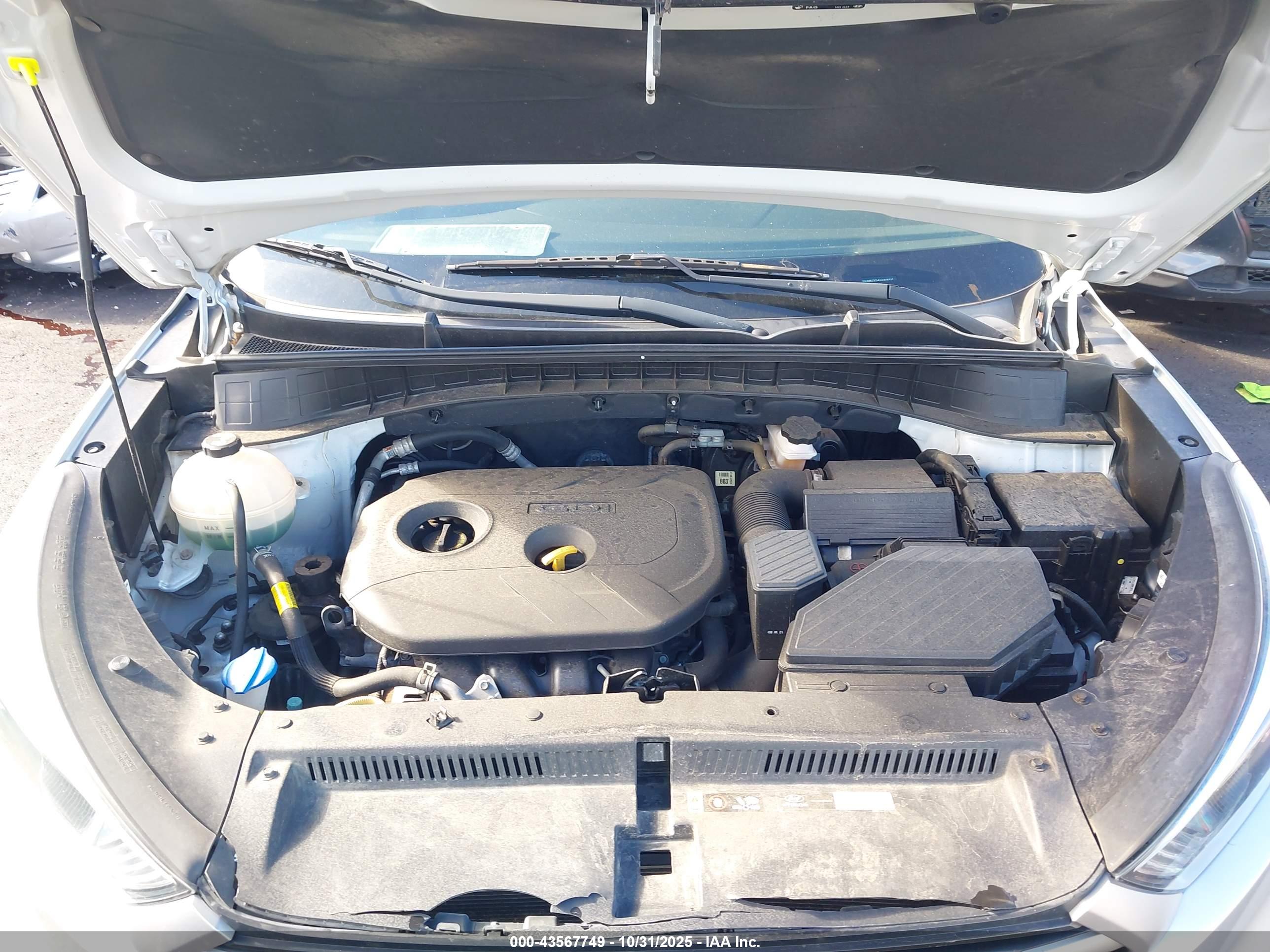 HYUNDAI TUCSON image 10