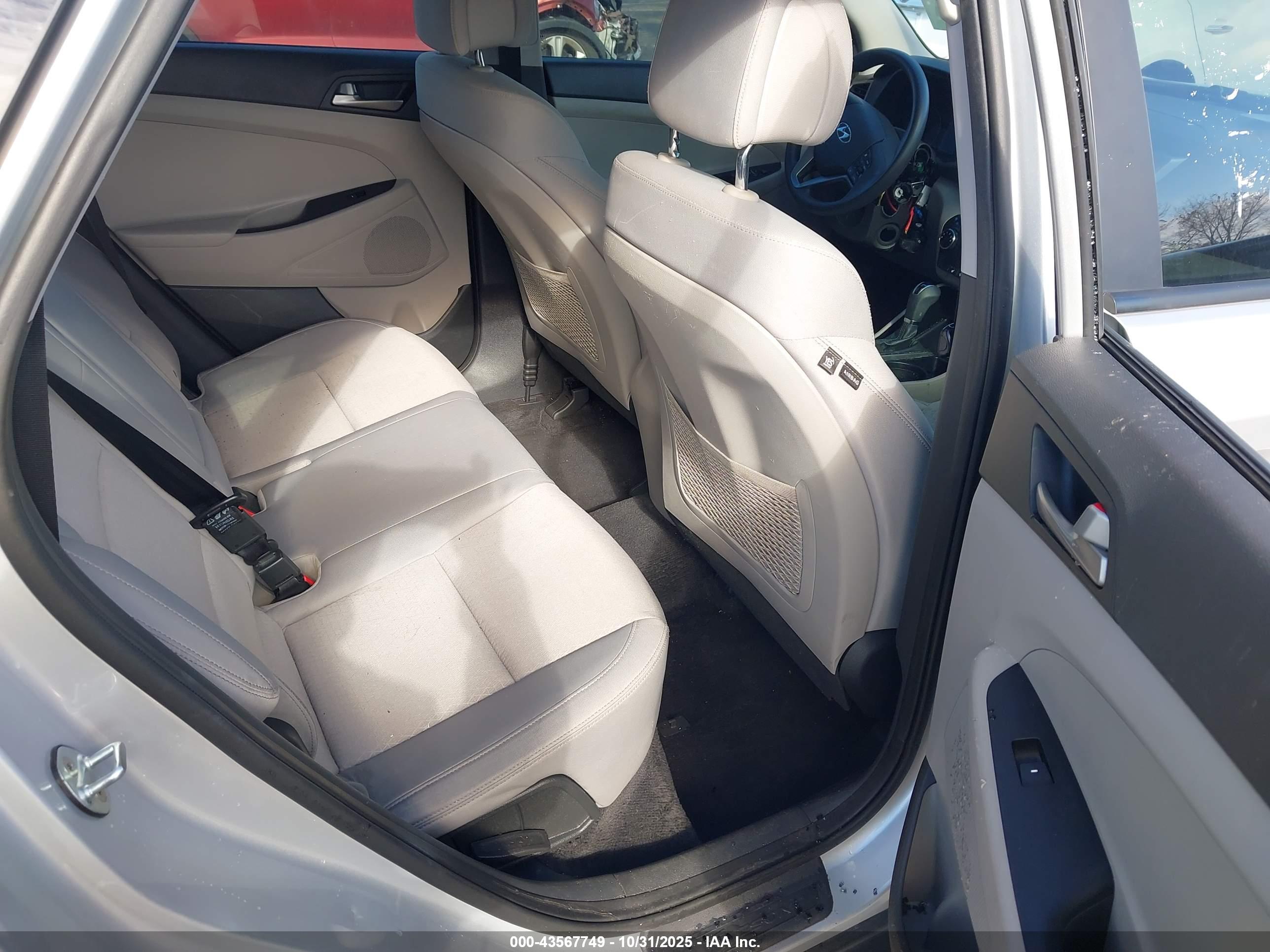 HYUNDAI TUCSON image 8
