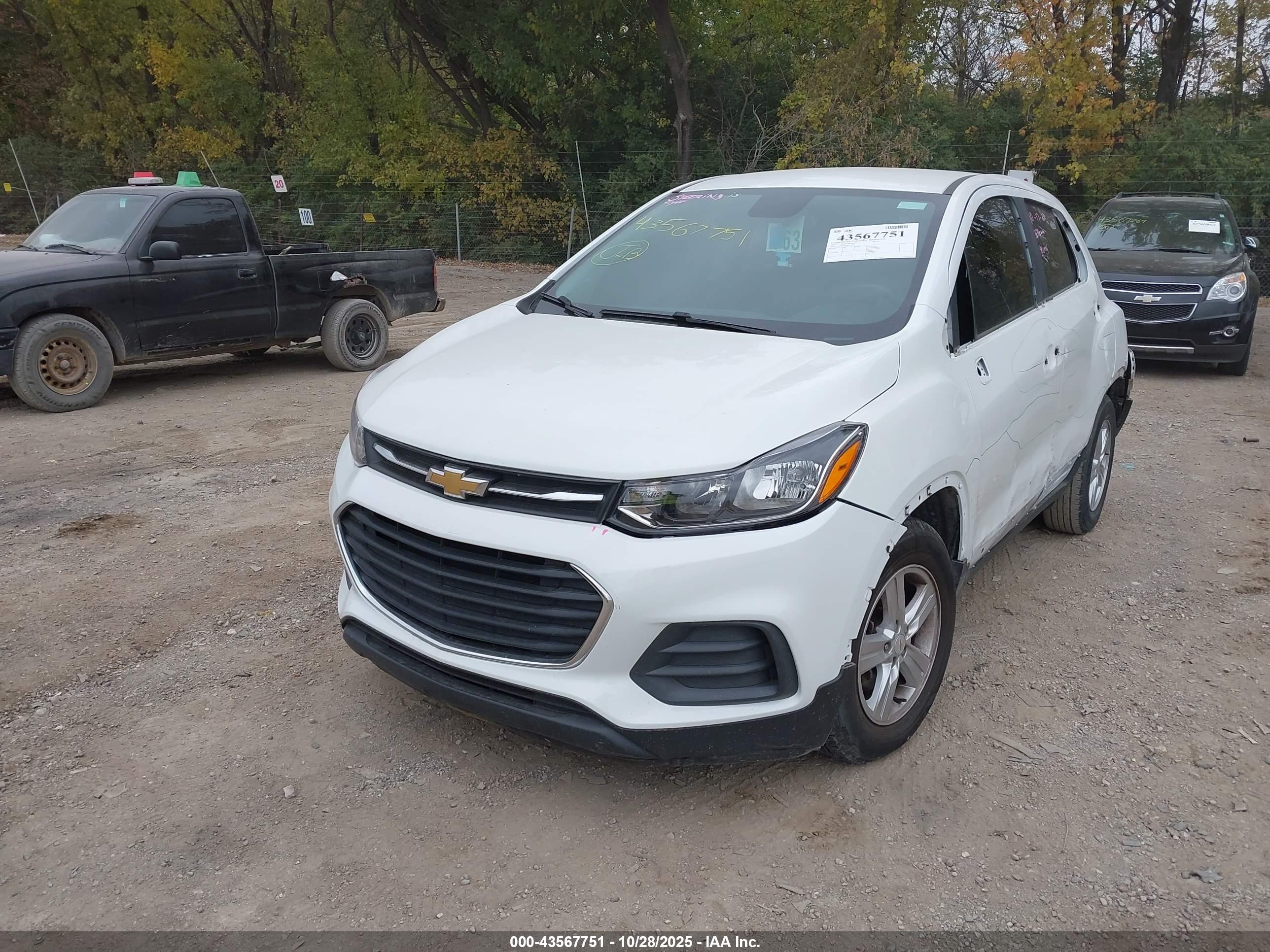 CHEVROLET TRAX image 2