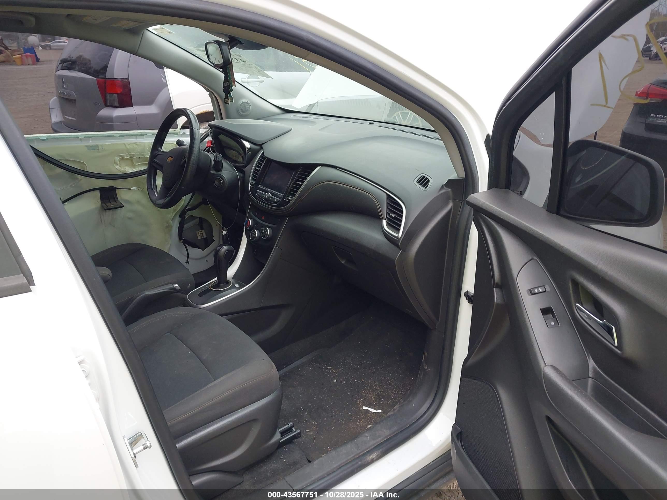 CHEVROLET TRAX image 5