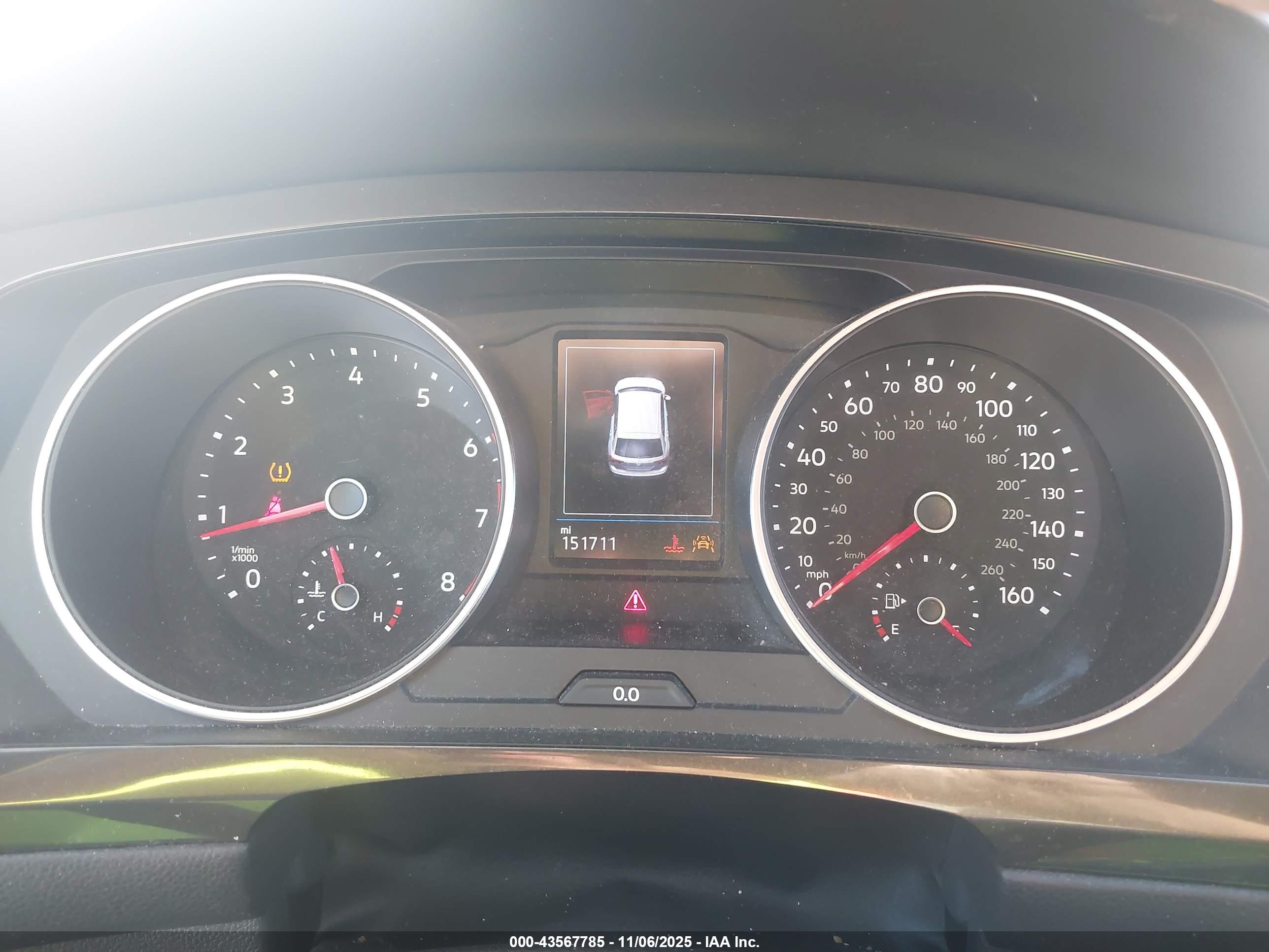 VOLKSWAGEN TIGUAN image 7
