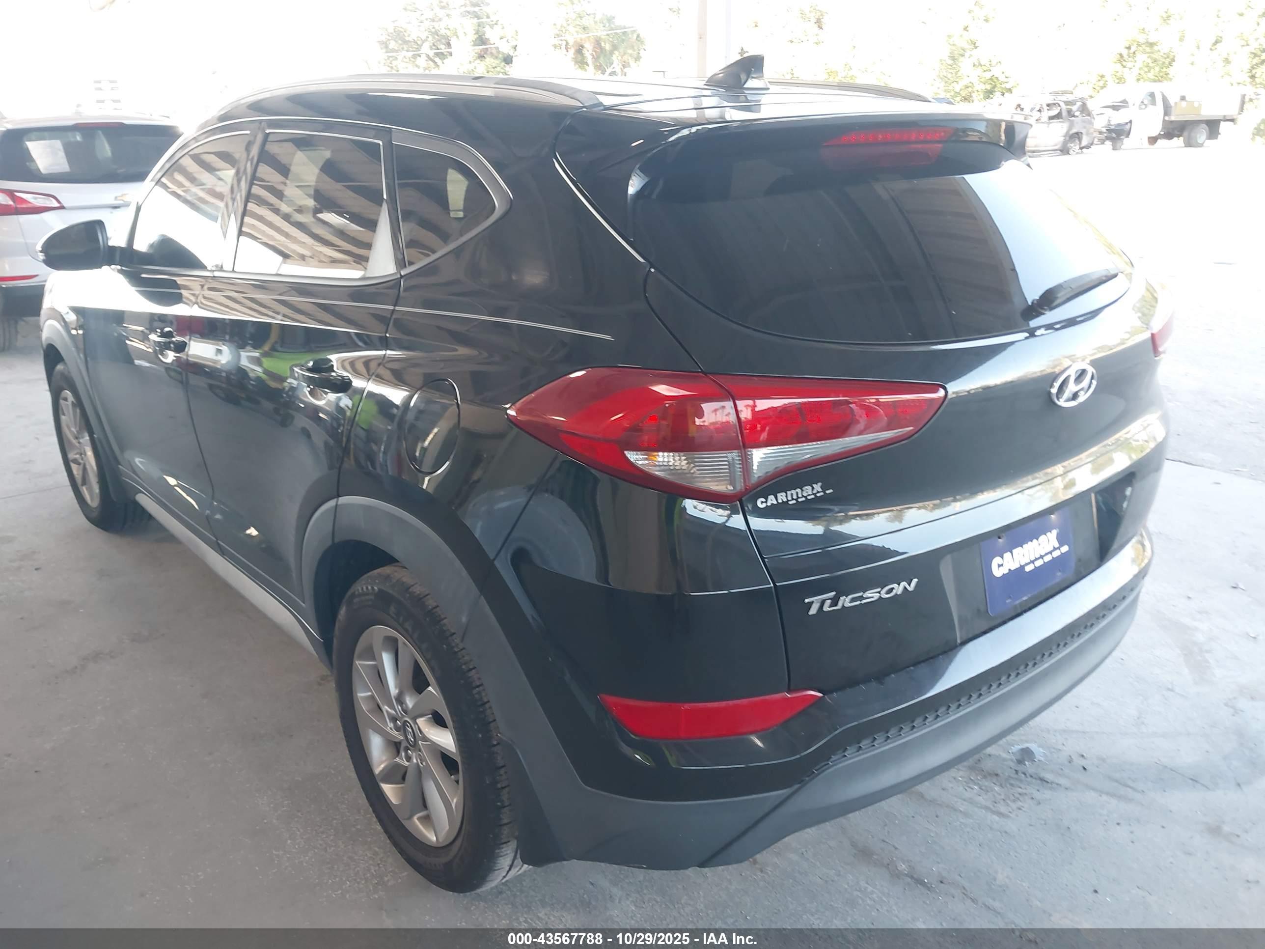 HYUNDAI TUCSON image 3