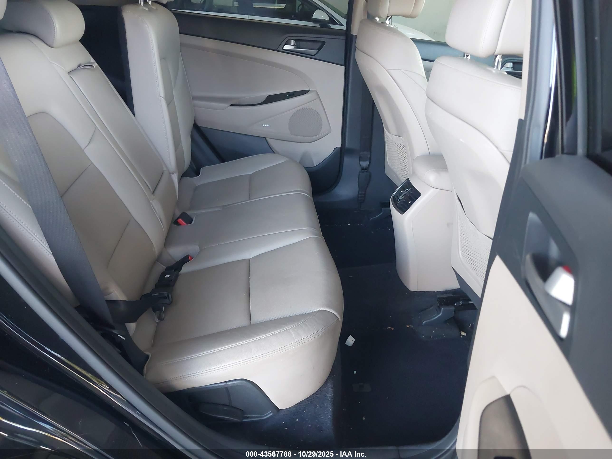 HYUNDAI TUCSON image 8