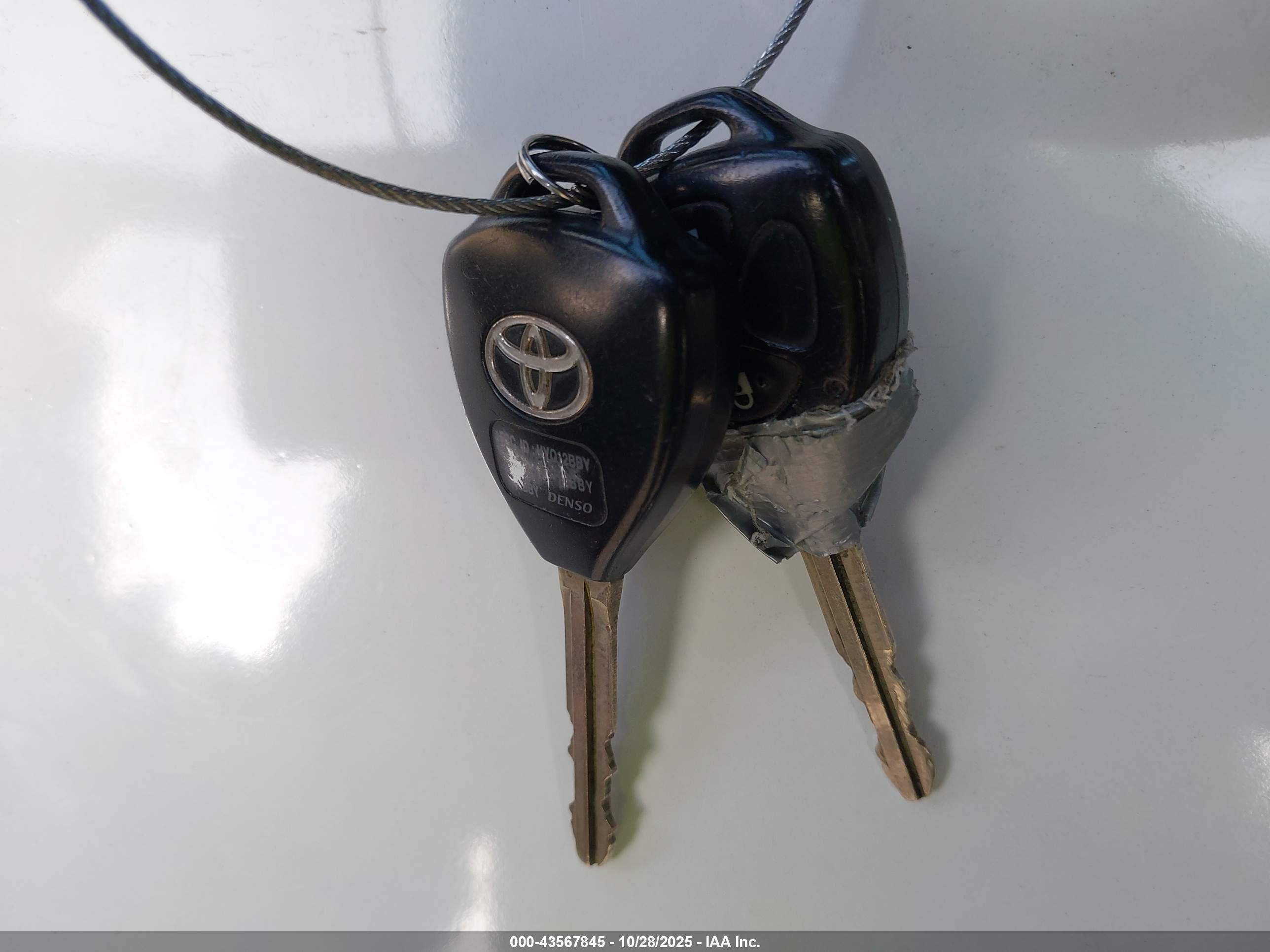 TOYOTA RAV4 image 11