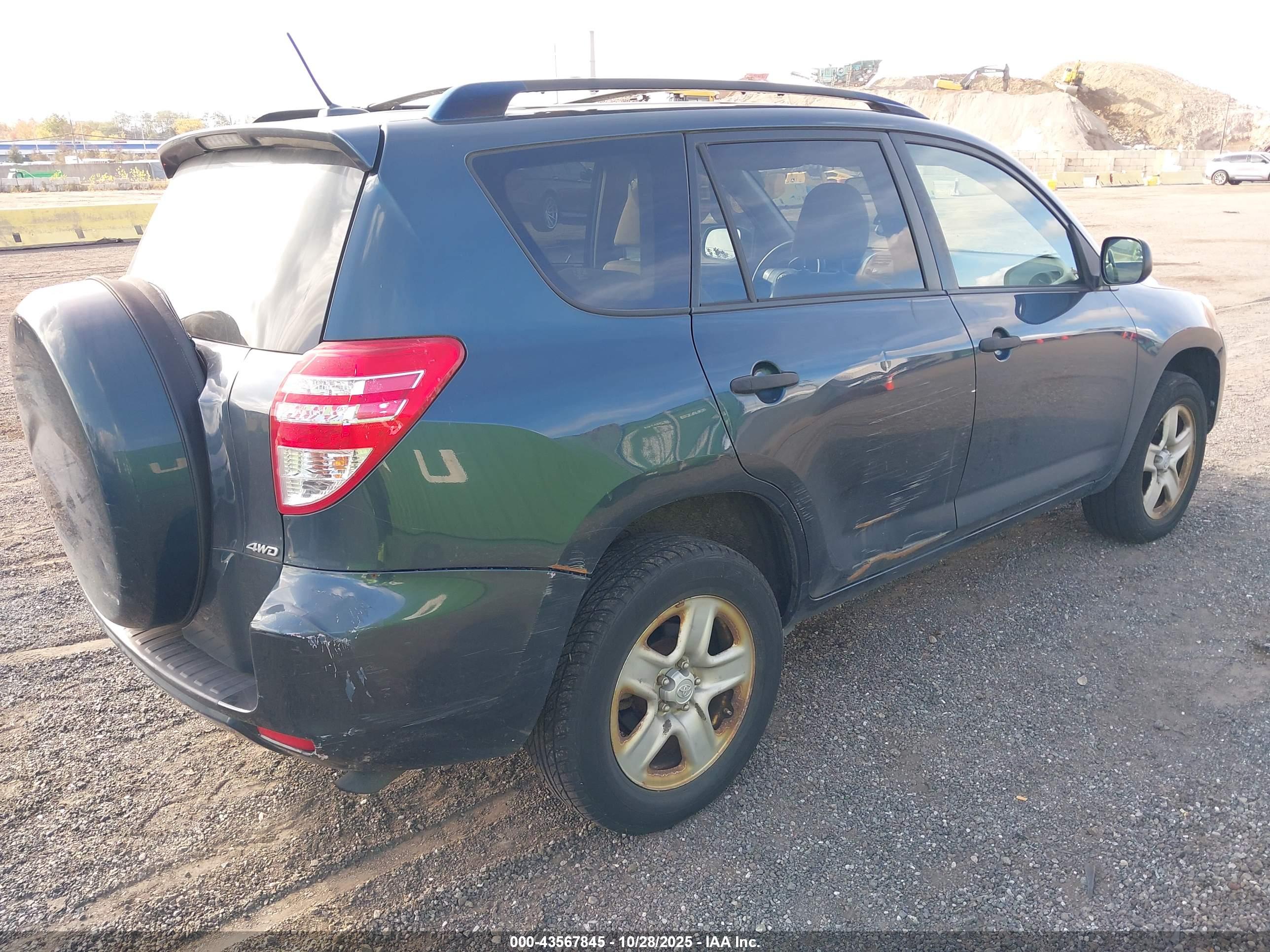 TOYOTA RAV4 image 4