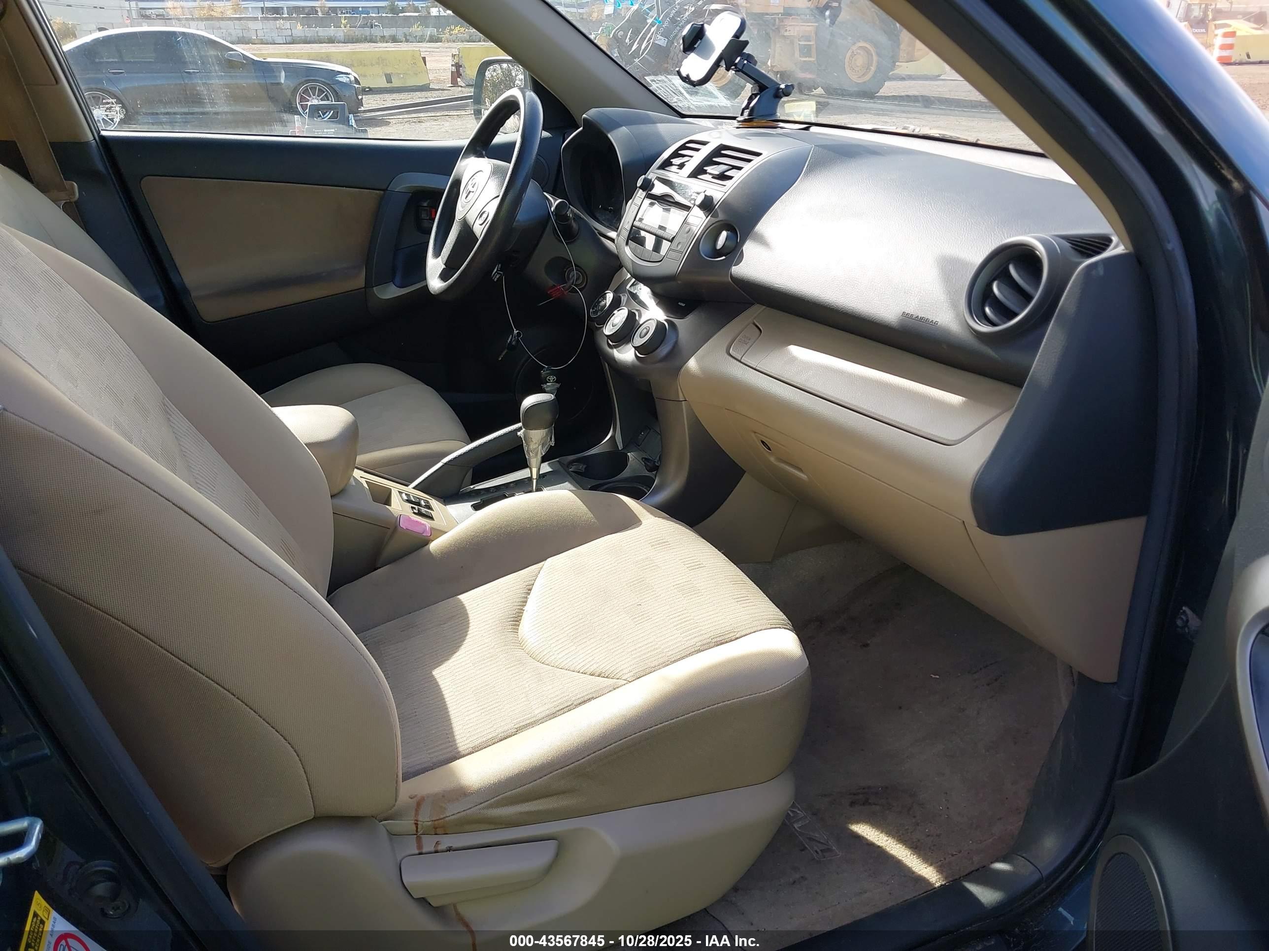 TOYOTA RAV4 image 5