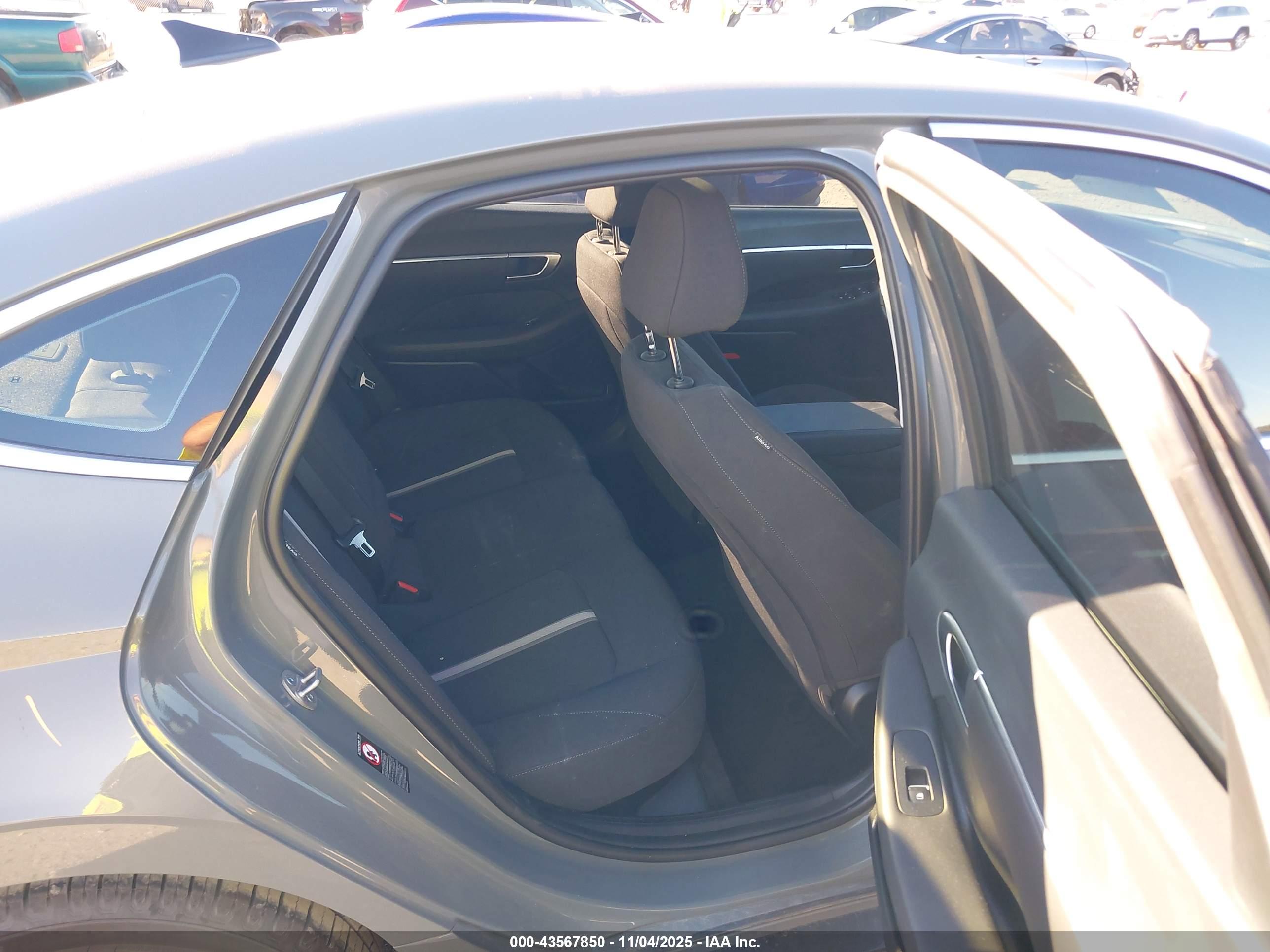 HYUNDAI SONATA image 8