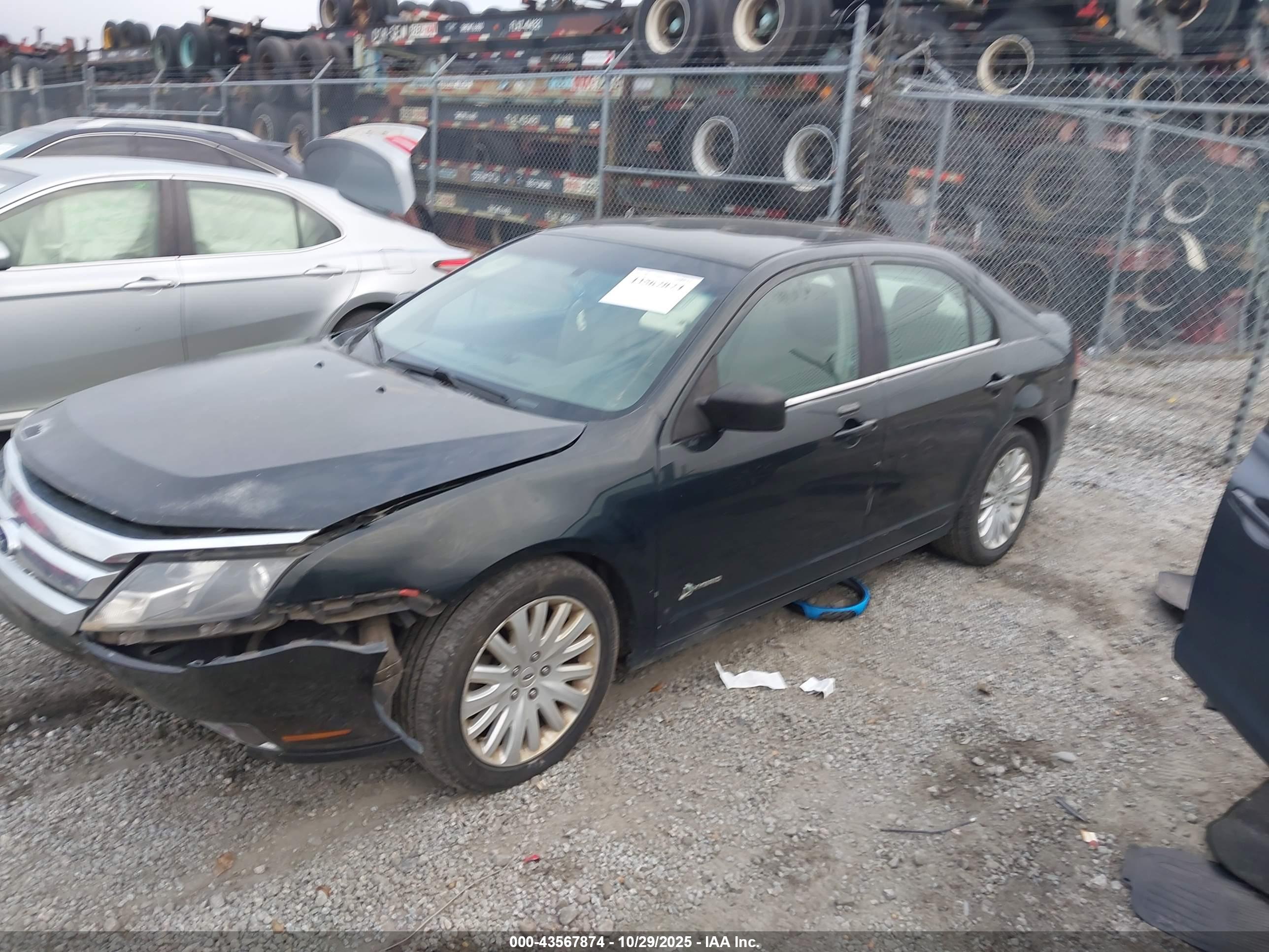 FORD FUSION image 2