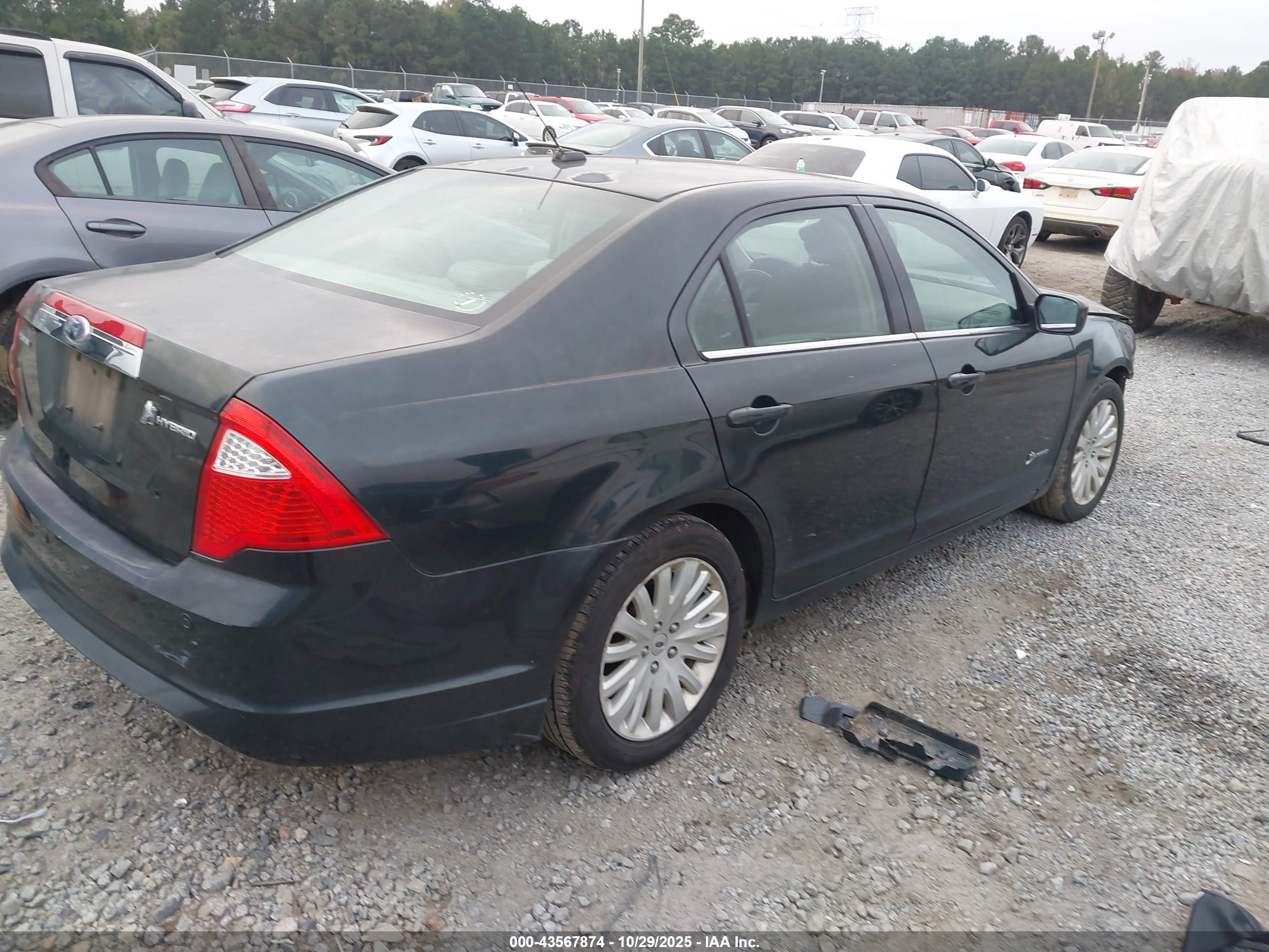 FORD FUSION image 4