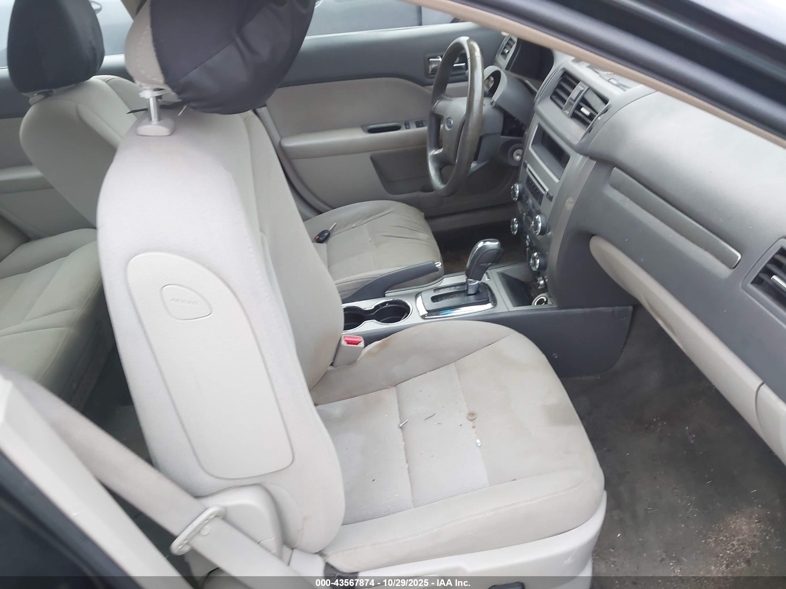 FORD FUSION image 5