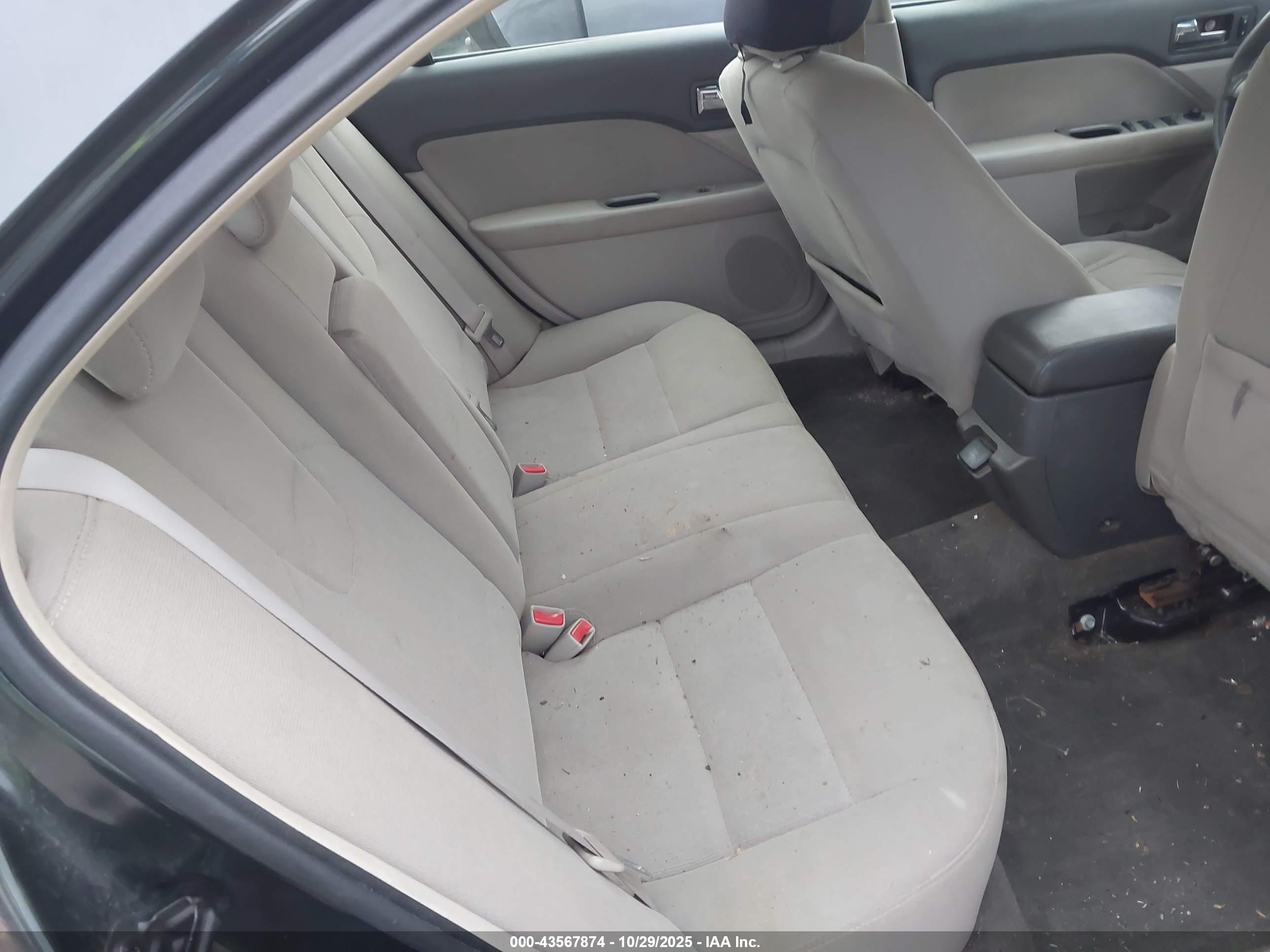 FORD FUSION image 8