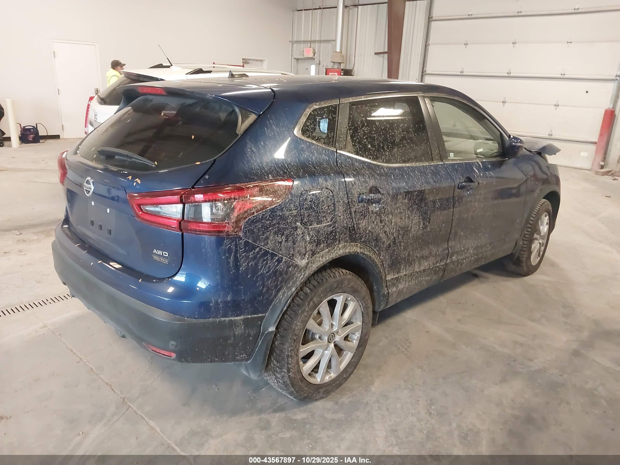 NISSAN ROGUE image 4