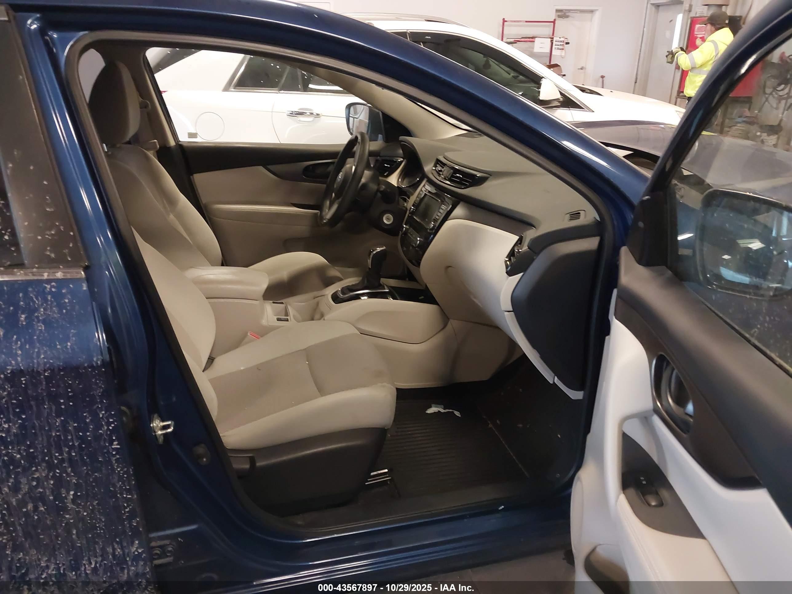 NISSAN ROGUE image 5