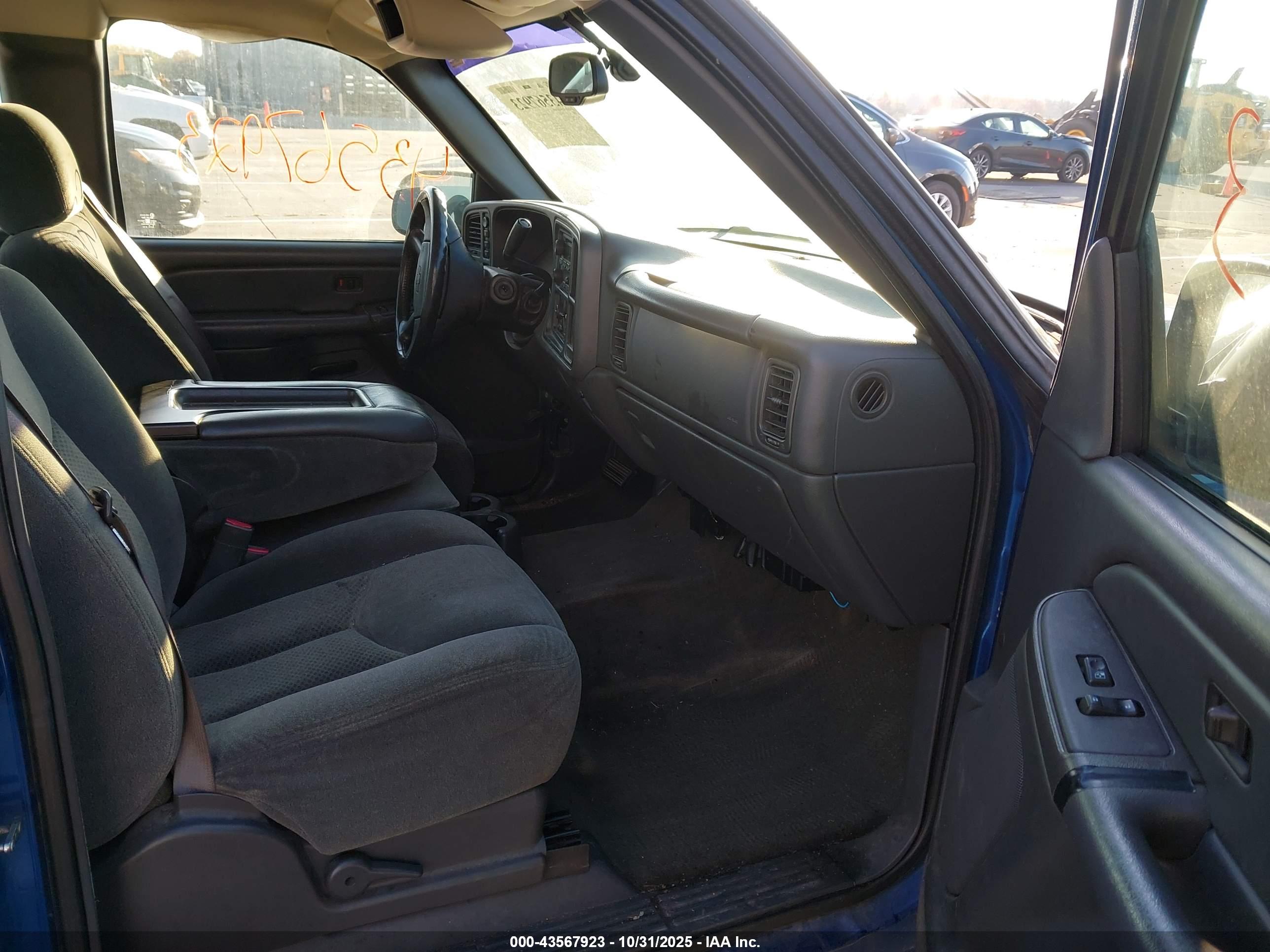 CHEVROLET SILVERADO image 5