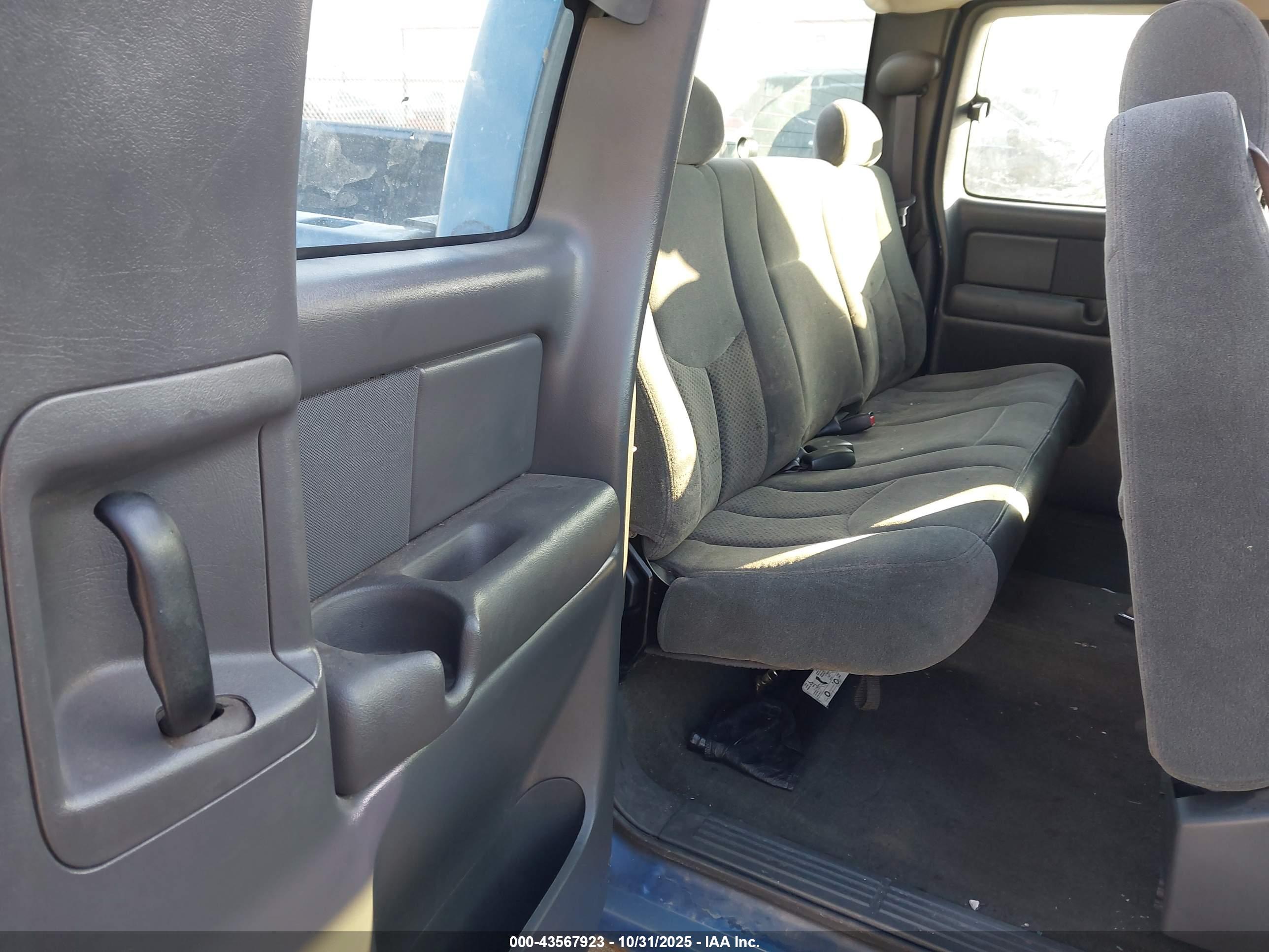 CHEVROLET SILVERADO image 8