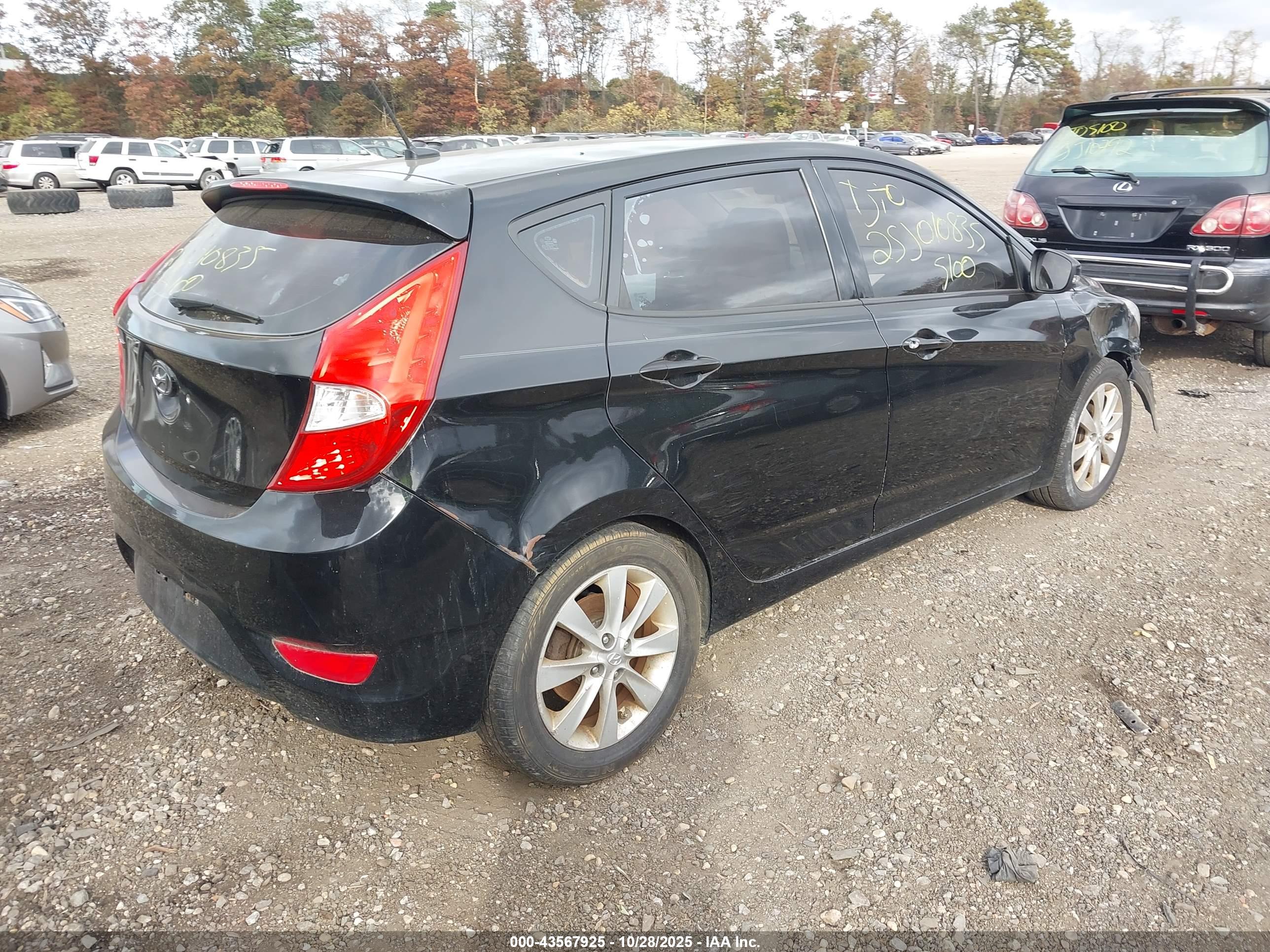 HYUNDAI ACCENT image 4