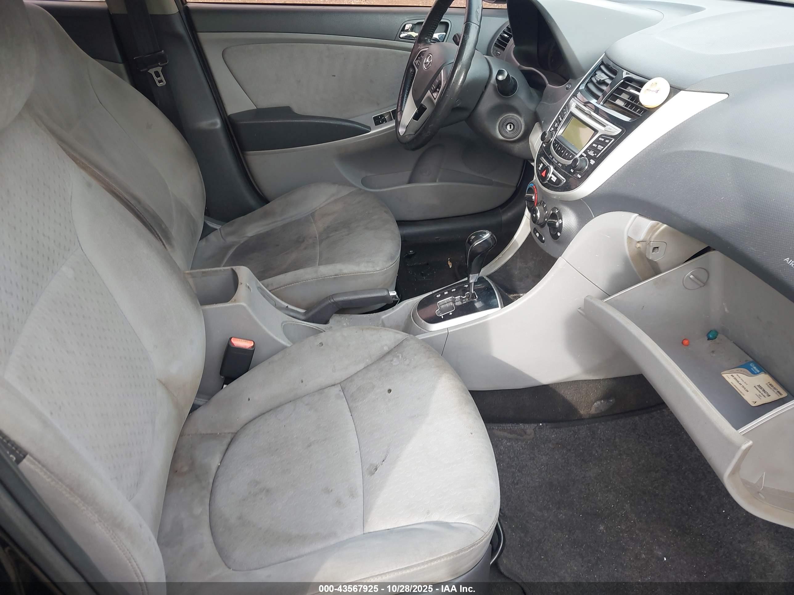 HYUNDAI ACCENT image 5