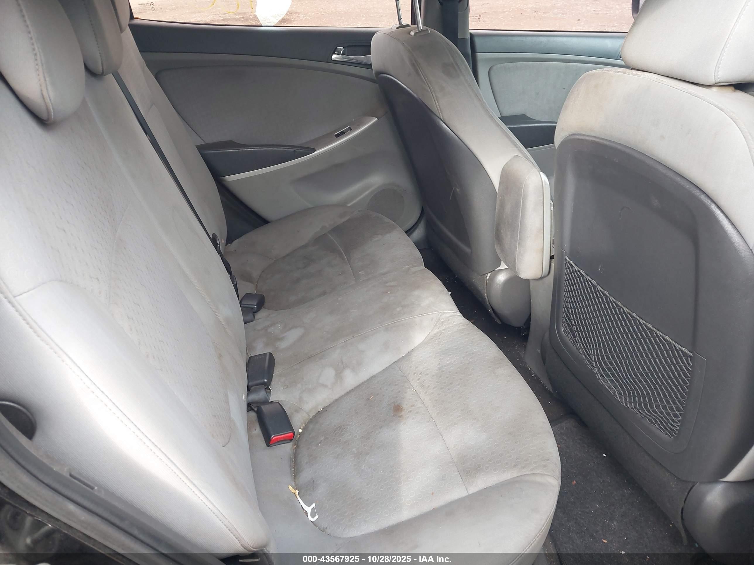 HYUNDAI ACCENT image 8
