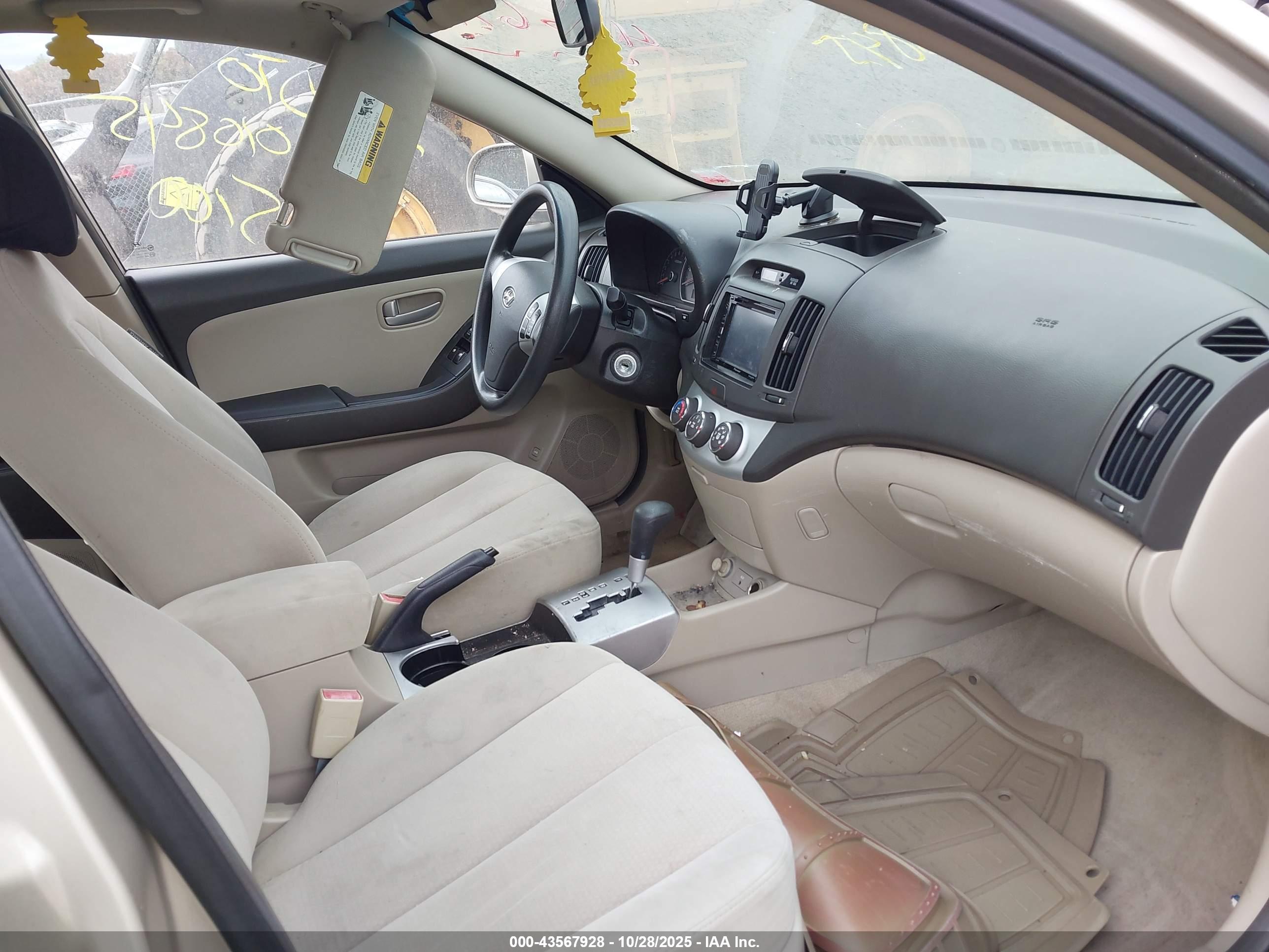 HYUNDAI ELANTRA image 5