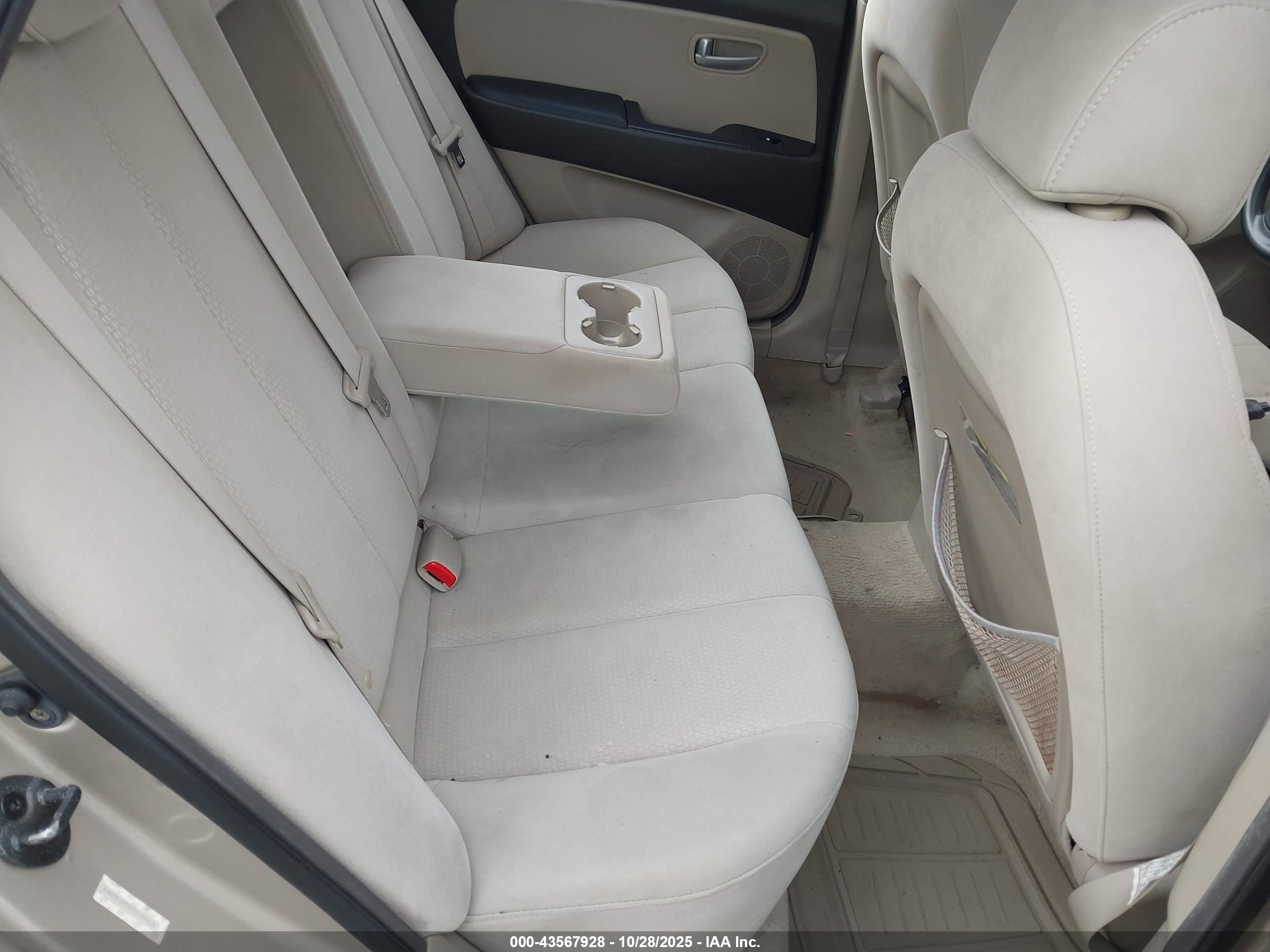 HYUNDAI ELANTRA image 8