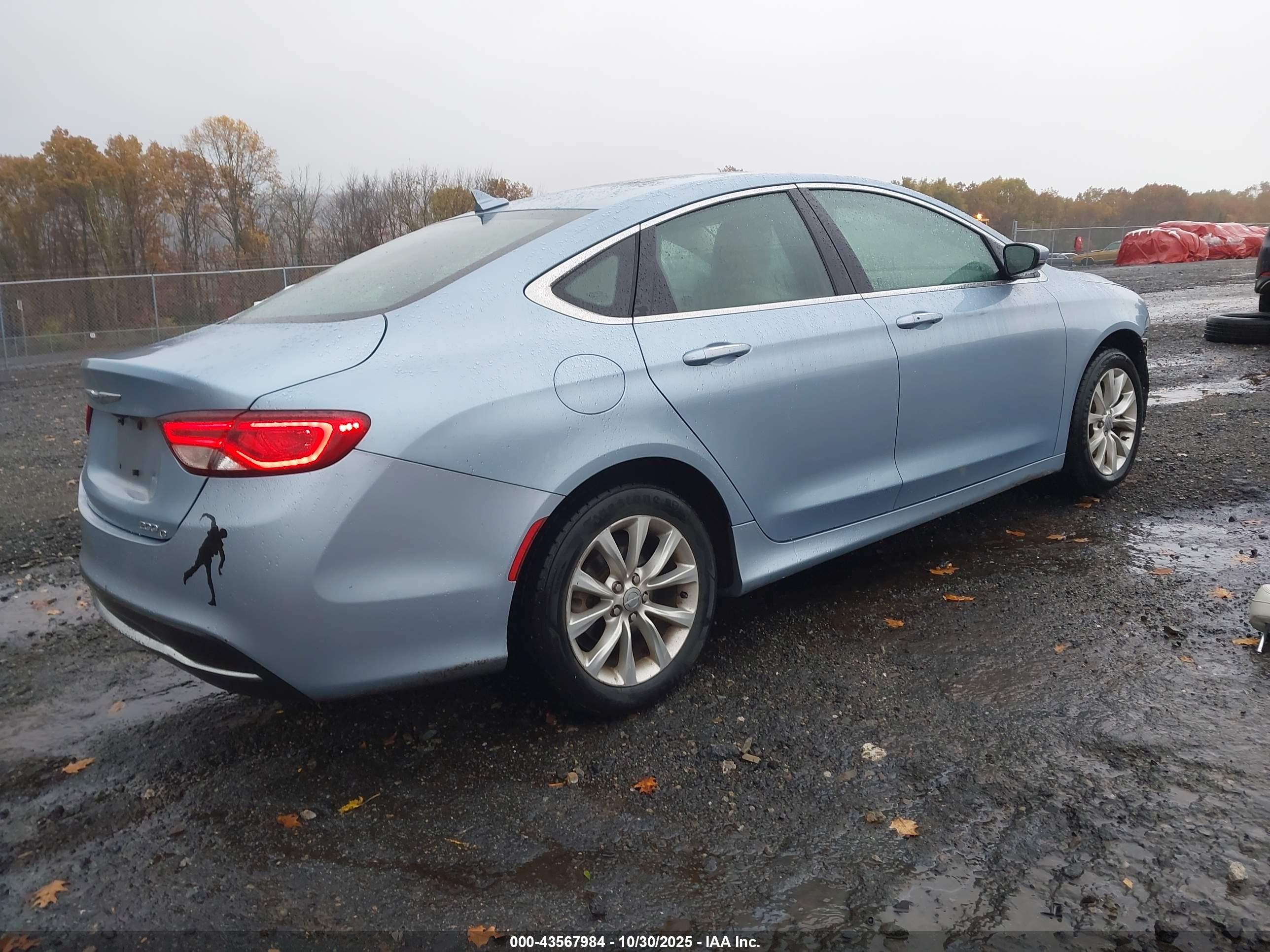 CHRYSLER 200 image 4