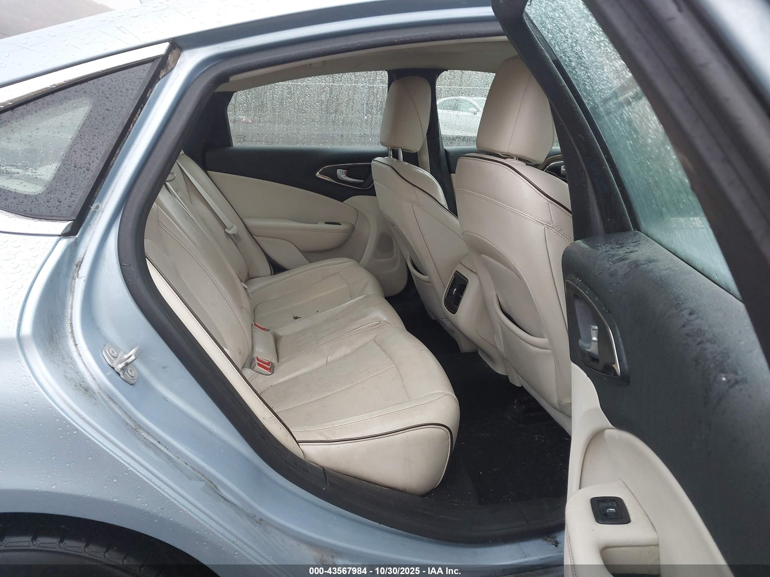 CHRYSLER 200 image 8