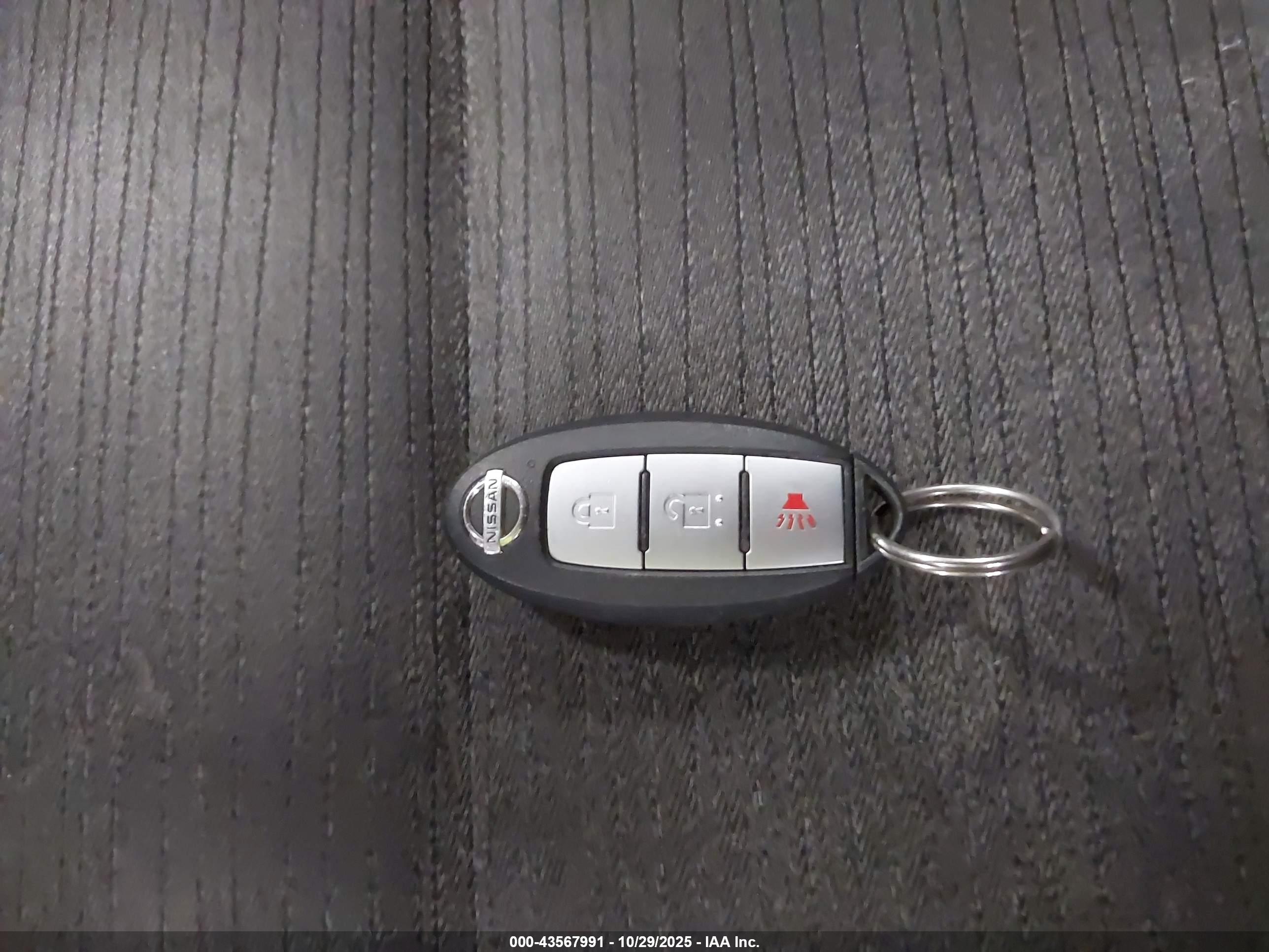 NISSAN ROGUE image 11