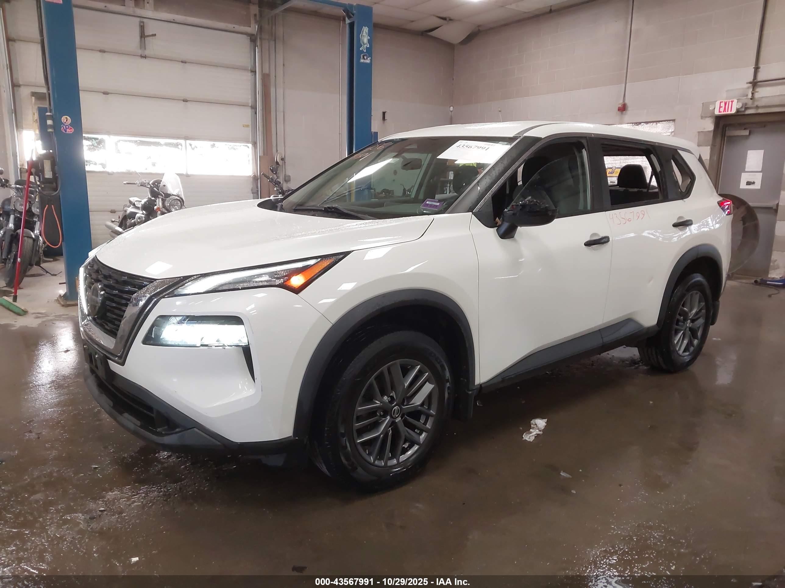NISSAN ROGUE image 2
