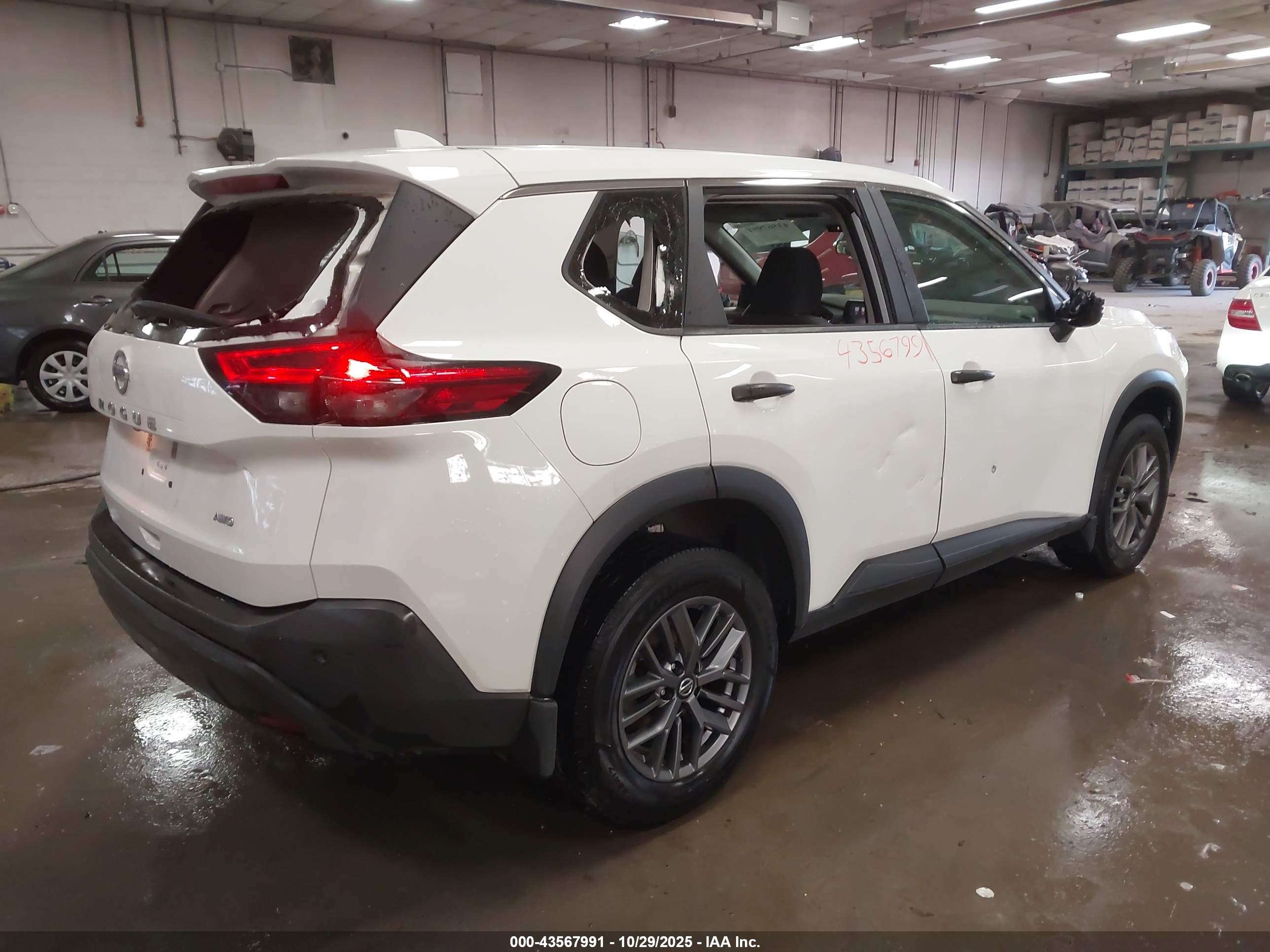 NISSAN ROGUE image 4