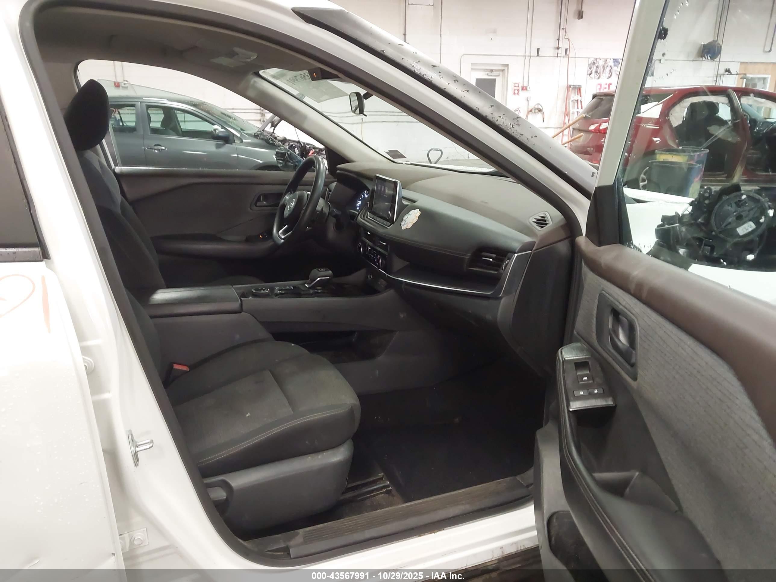 NISSAN ROGUE image 5