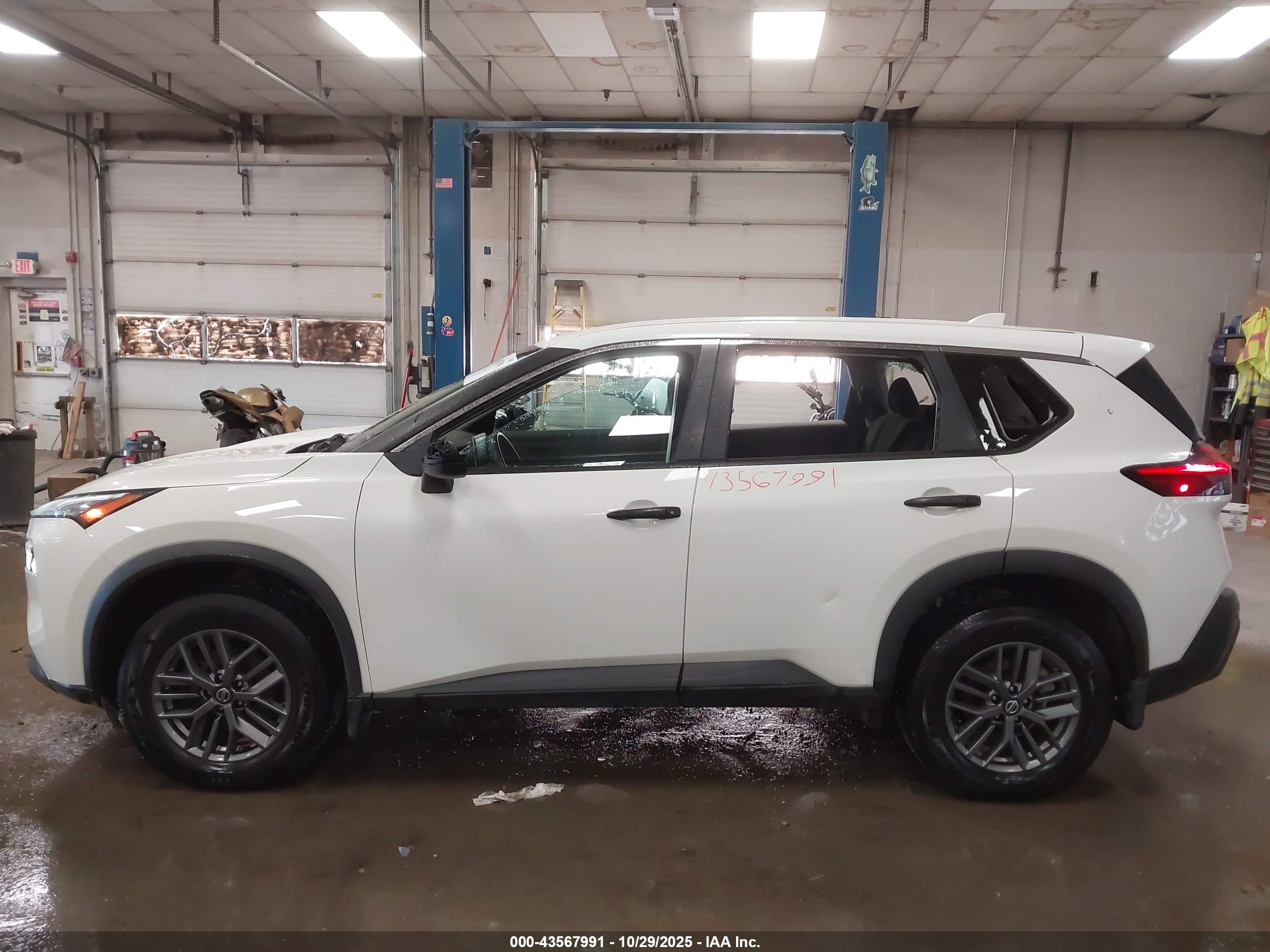 NISSAN ROGUE image 6
