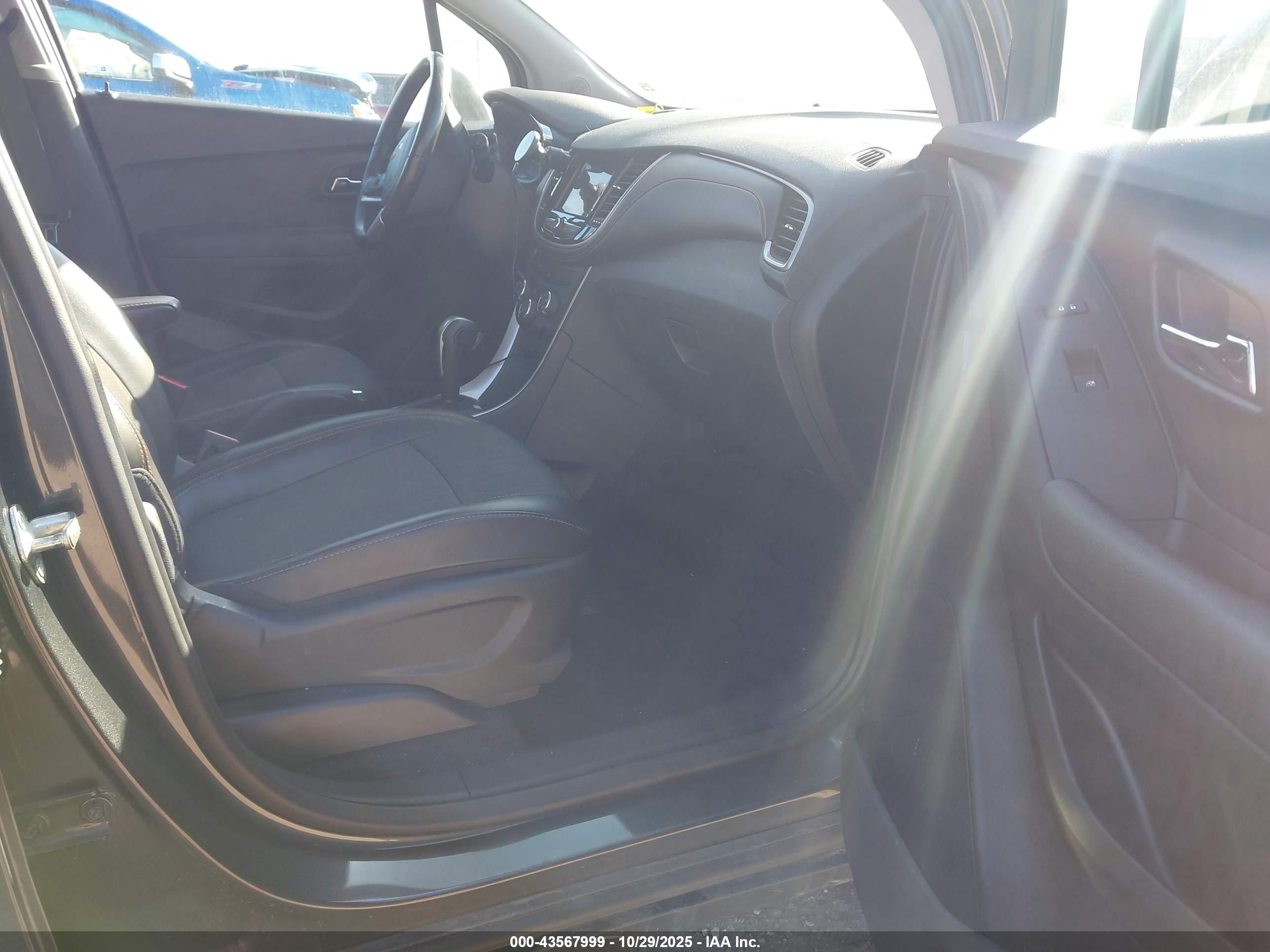 CHEVROLET TRAX image 5