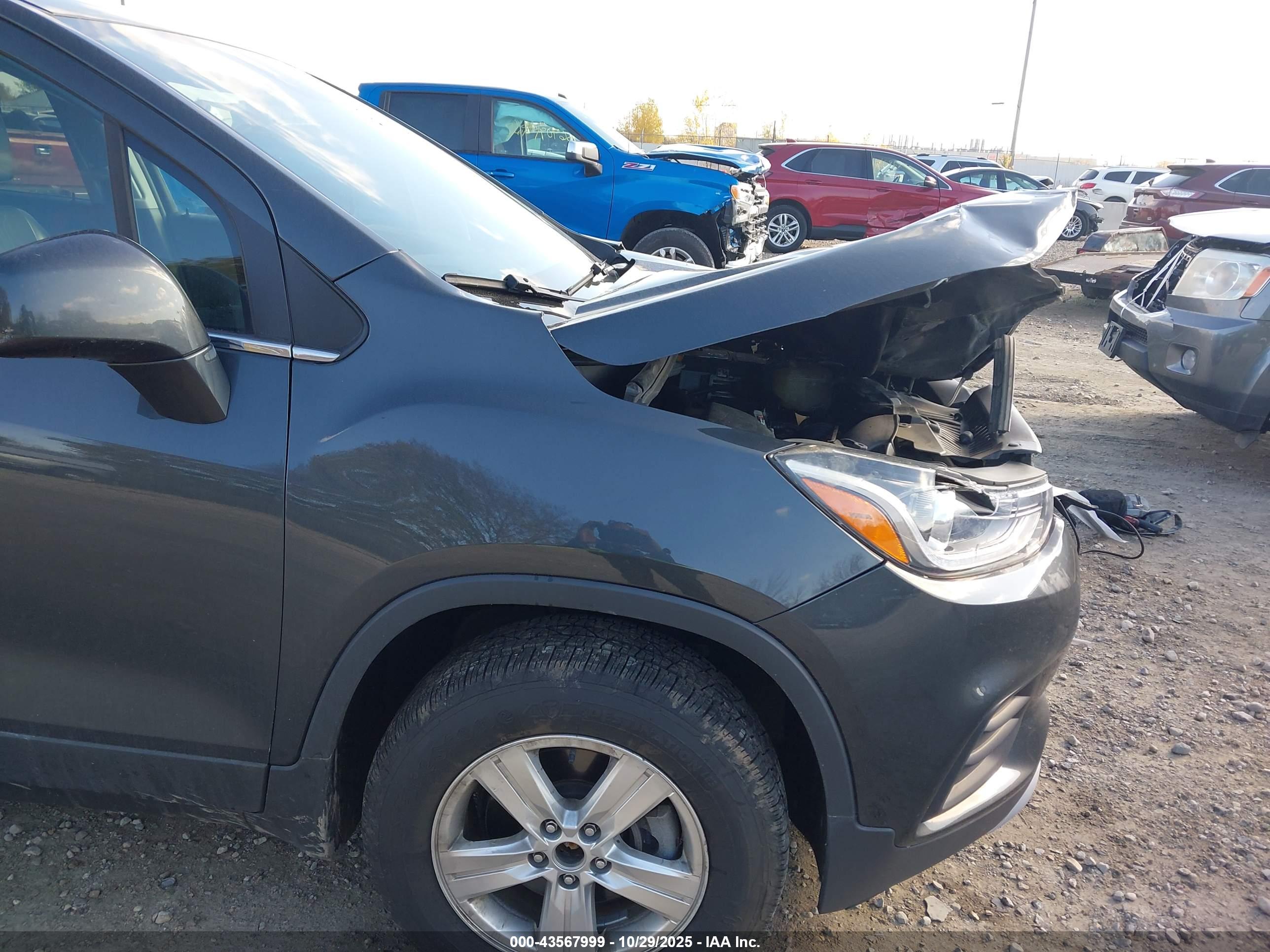 CHEVROLET TRAX image 6