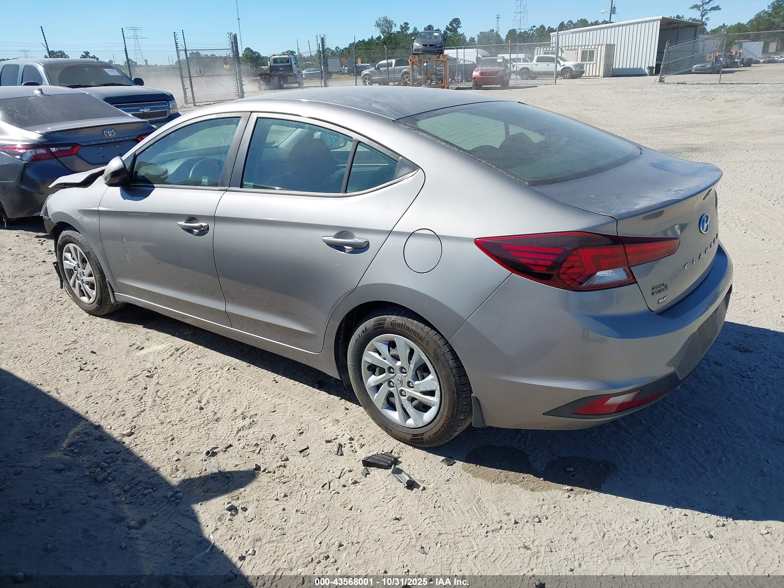HYUNDAI ELANTRA image 3