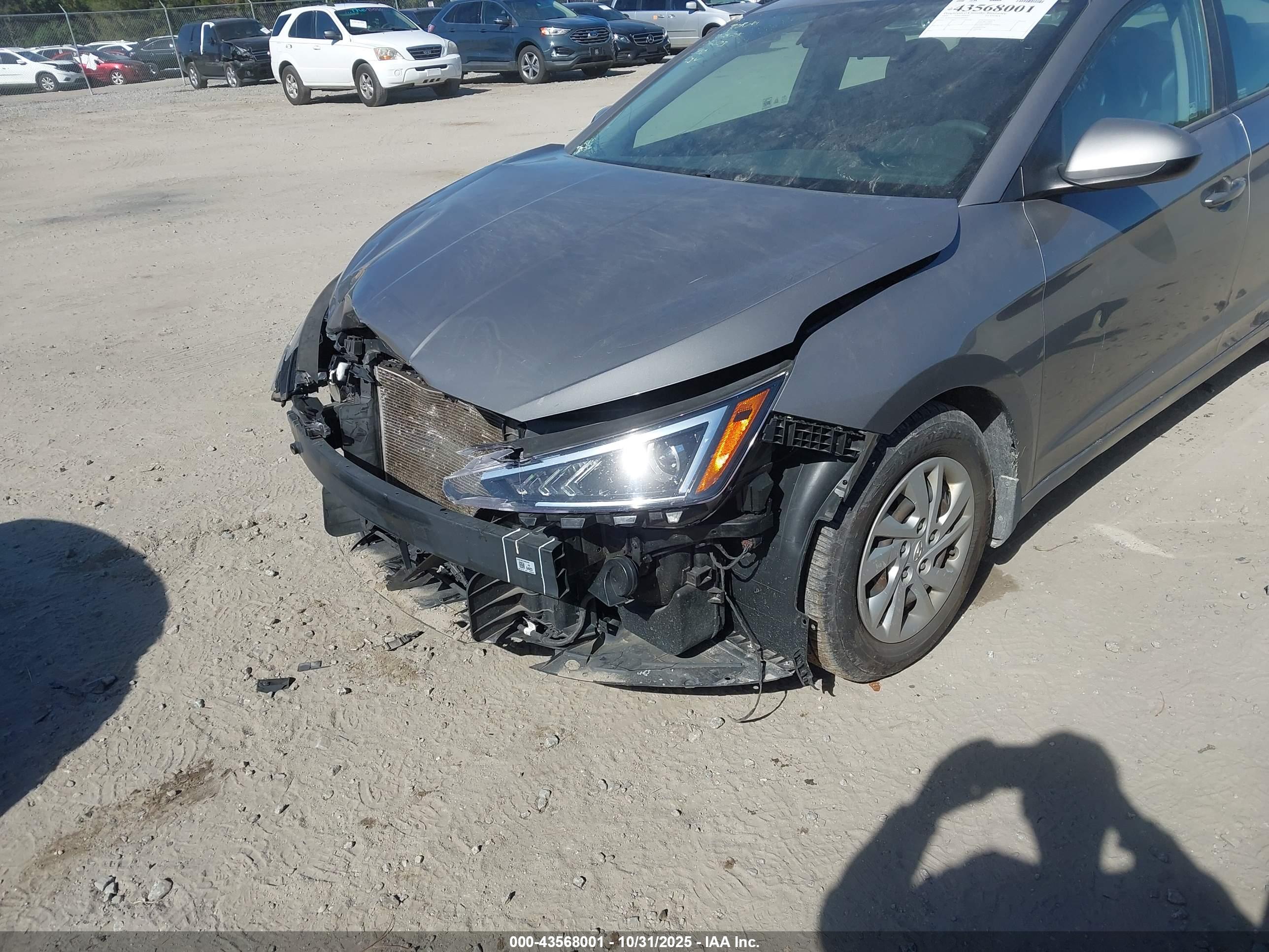 HYUNDAI ELANTRA image 6