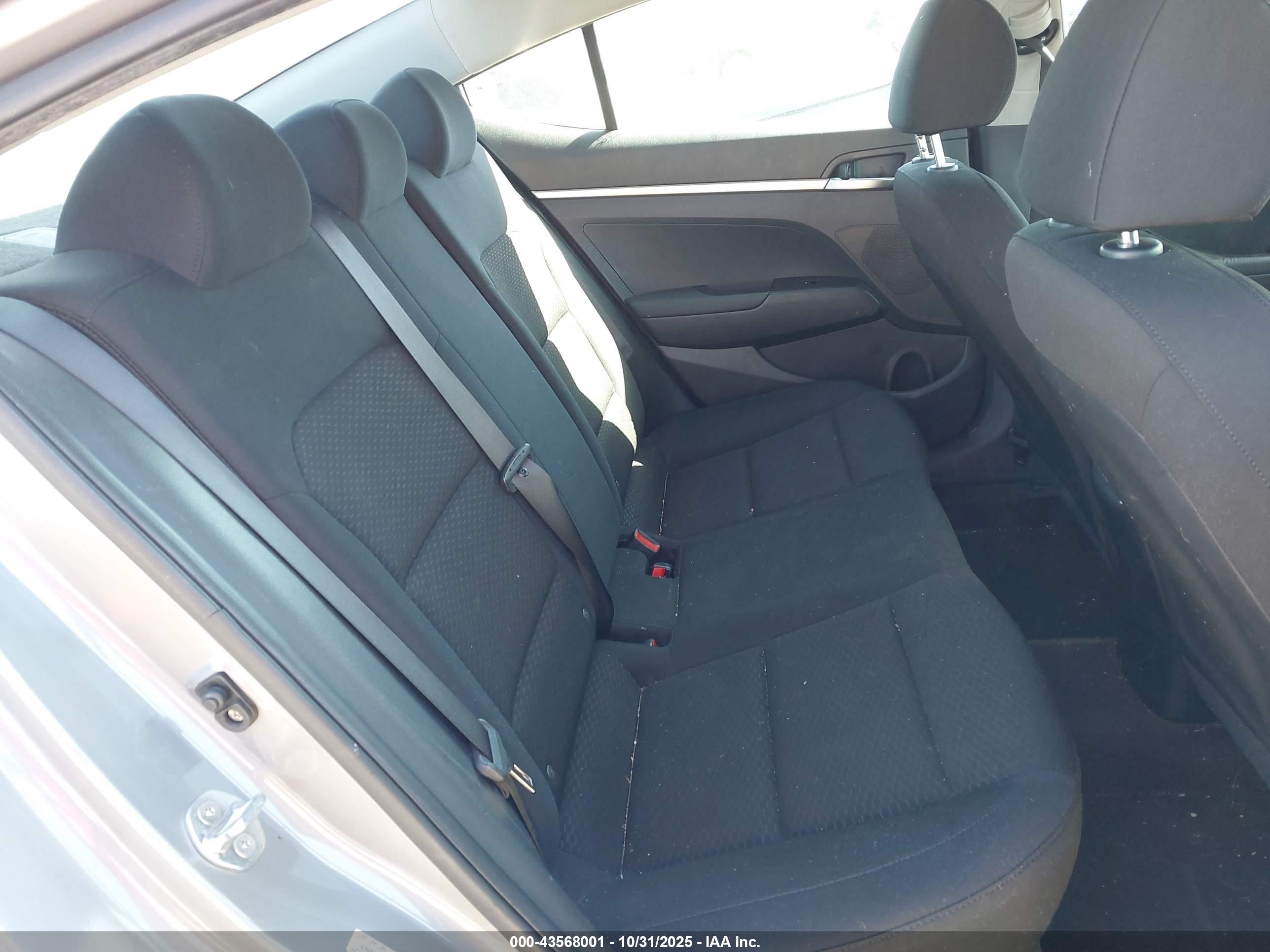 HYUNDAI ELANTRA image 8