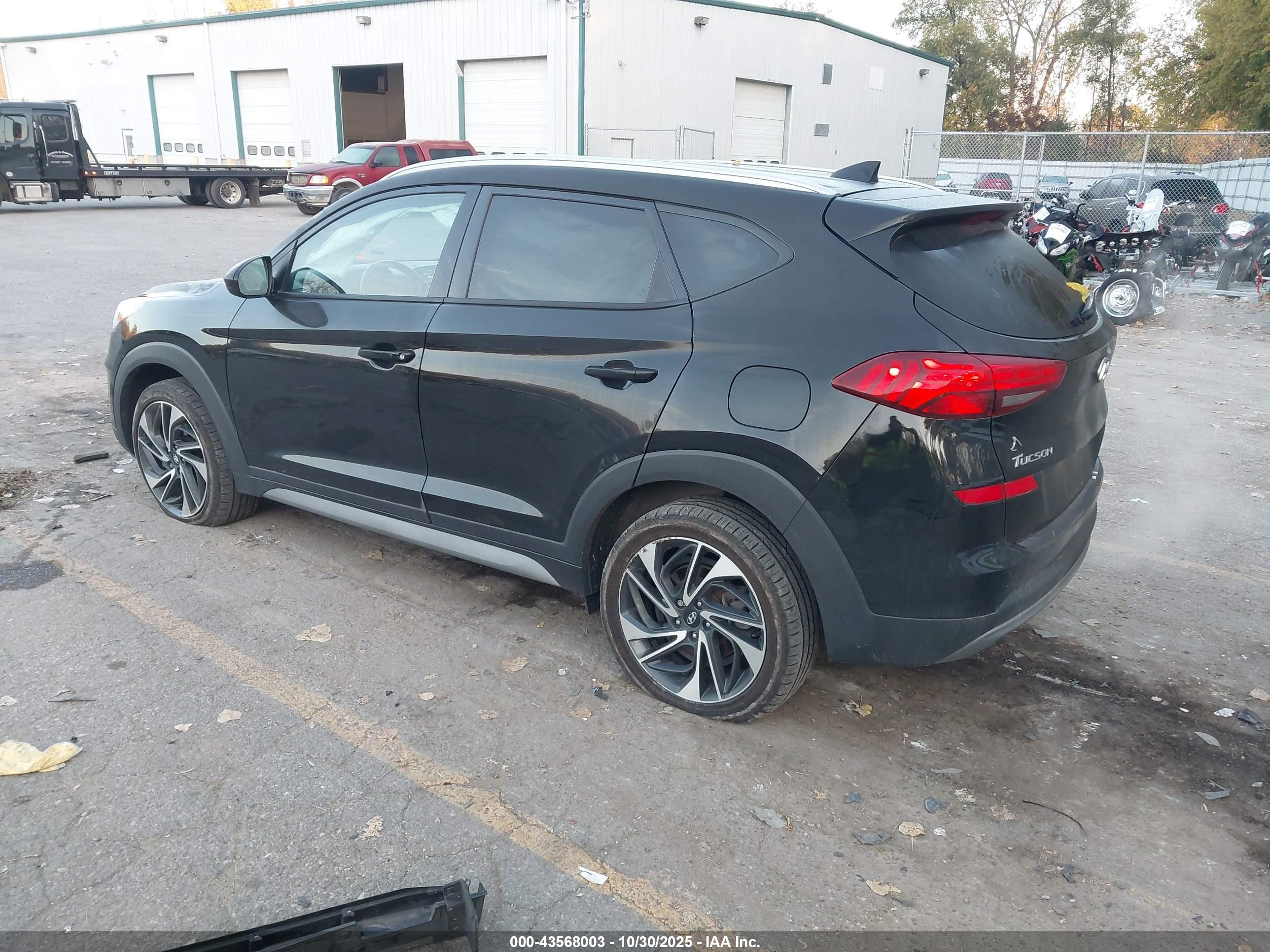 HYUNDAI TUCSON image 3
