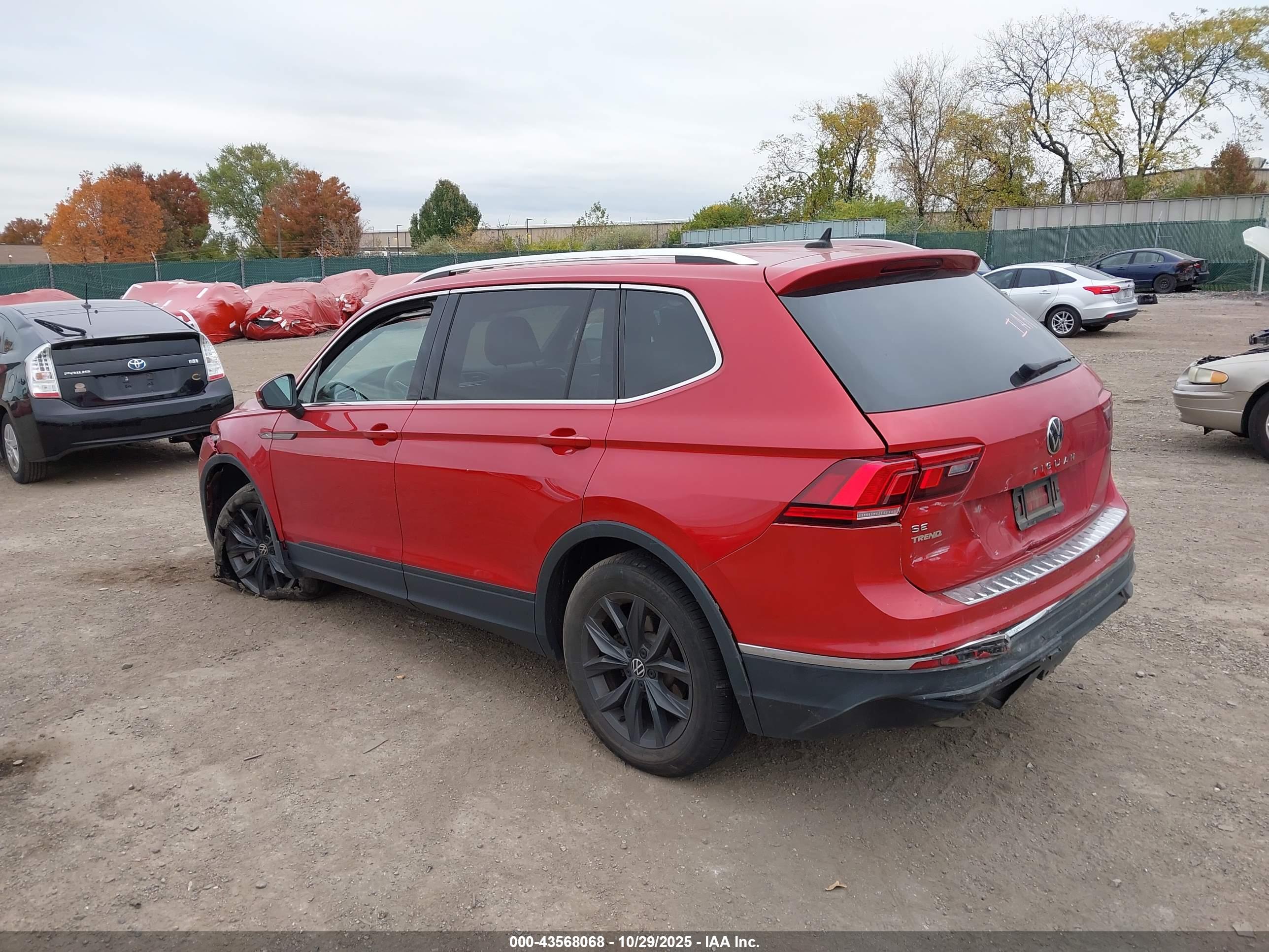 VOLKSWAGEN TIGUAN image 3