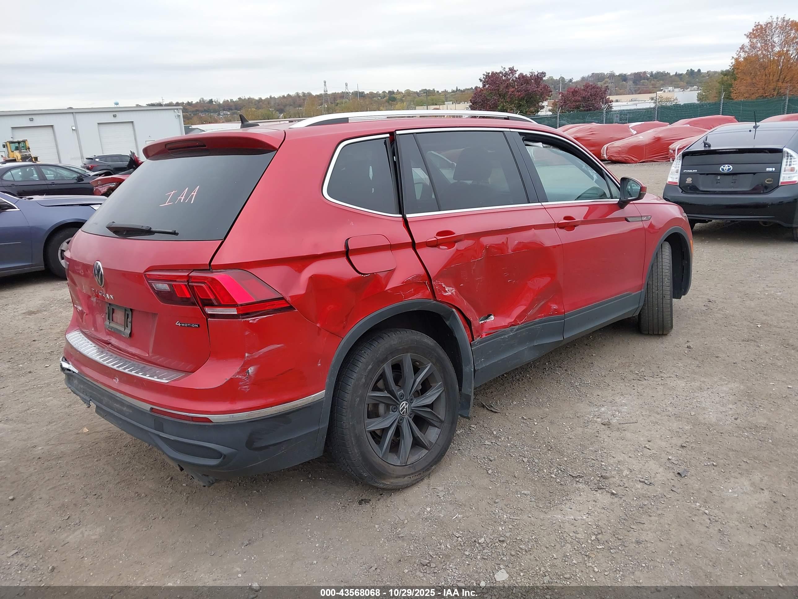 VOLKSWAGEN TIGUAN image 4