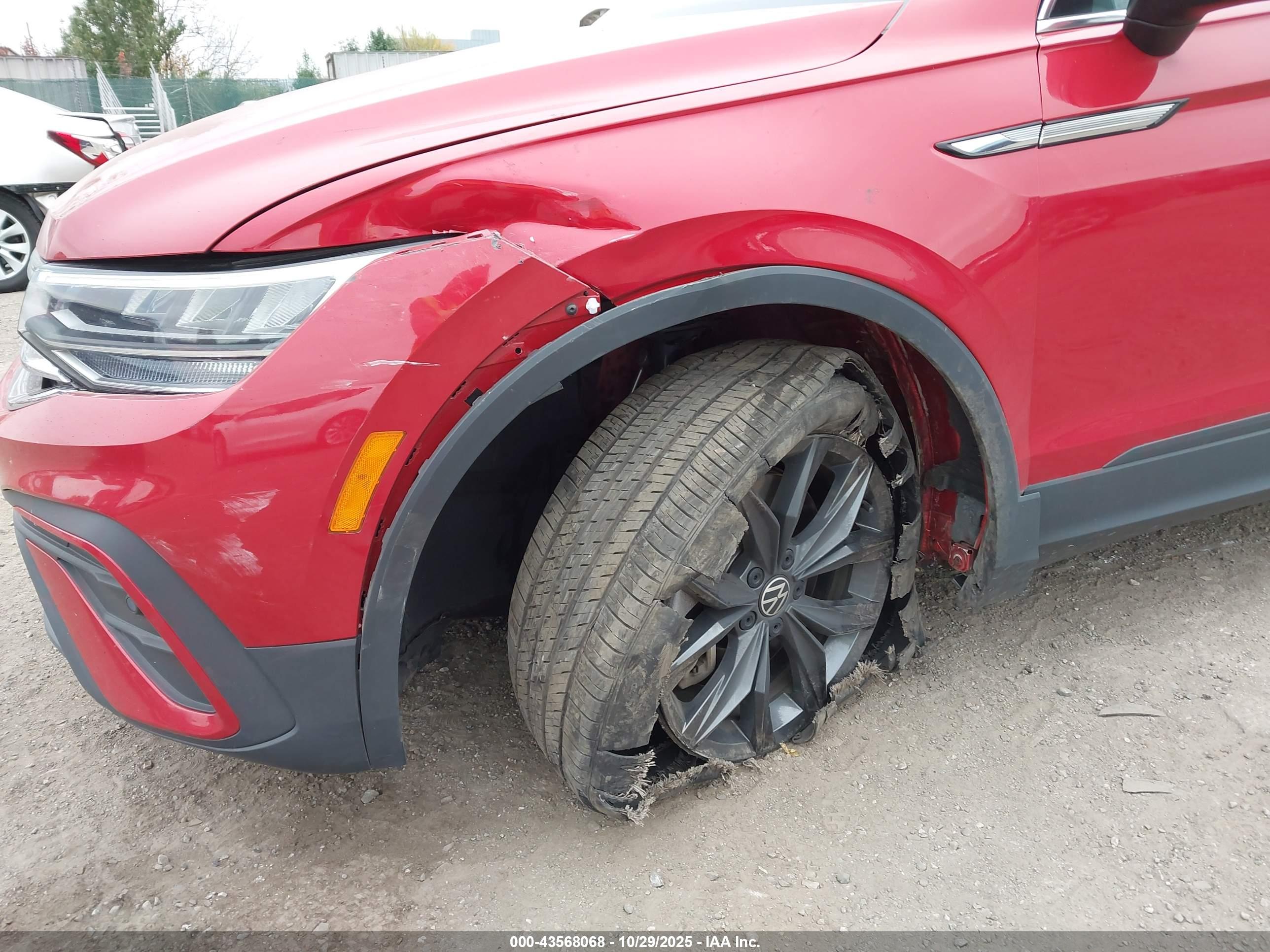 VOLKSWAGEN TIGUAN image 6