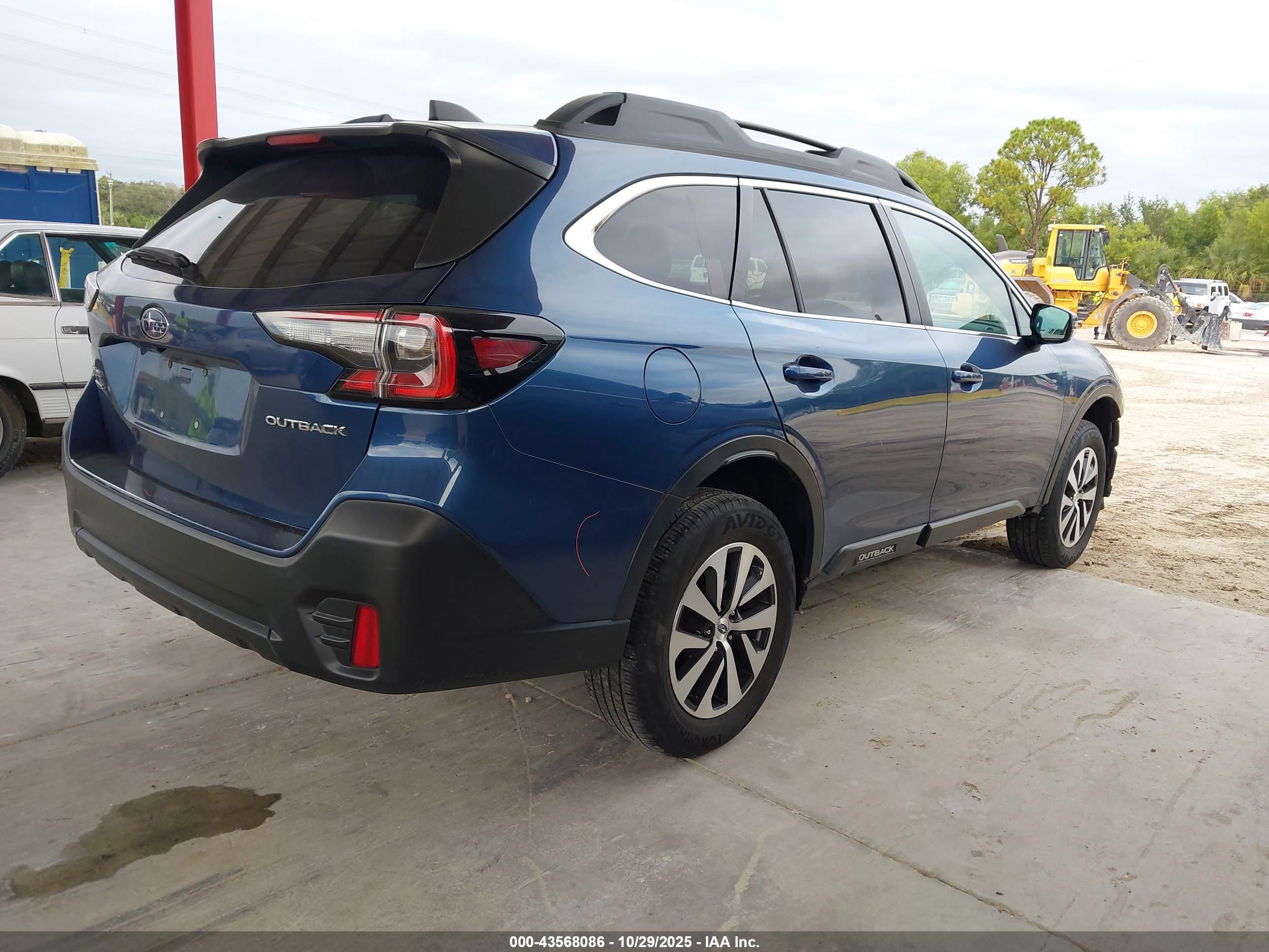 SUBARU OUTBACK image 4