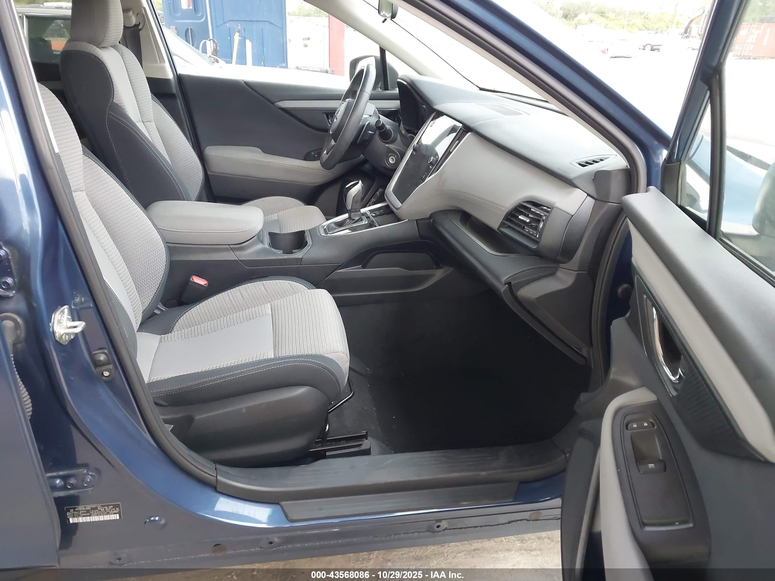 SUBARU OUTBACK image 5