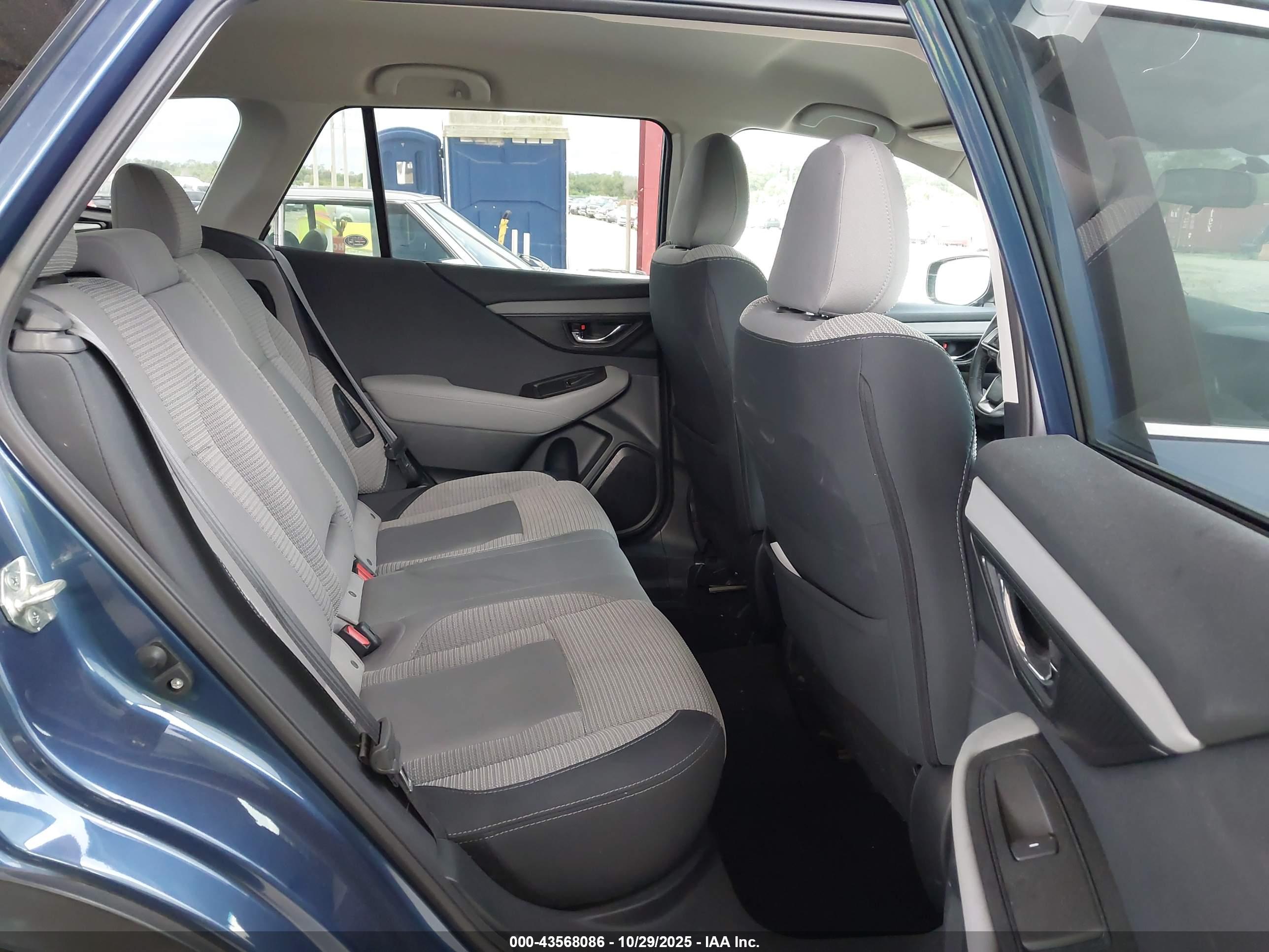 SUBARU OUTBACK image 8