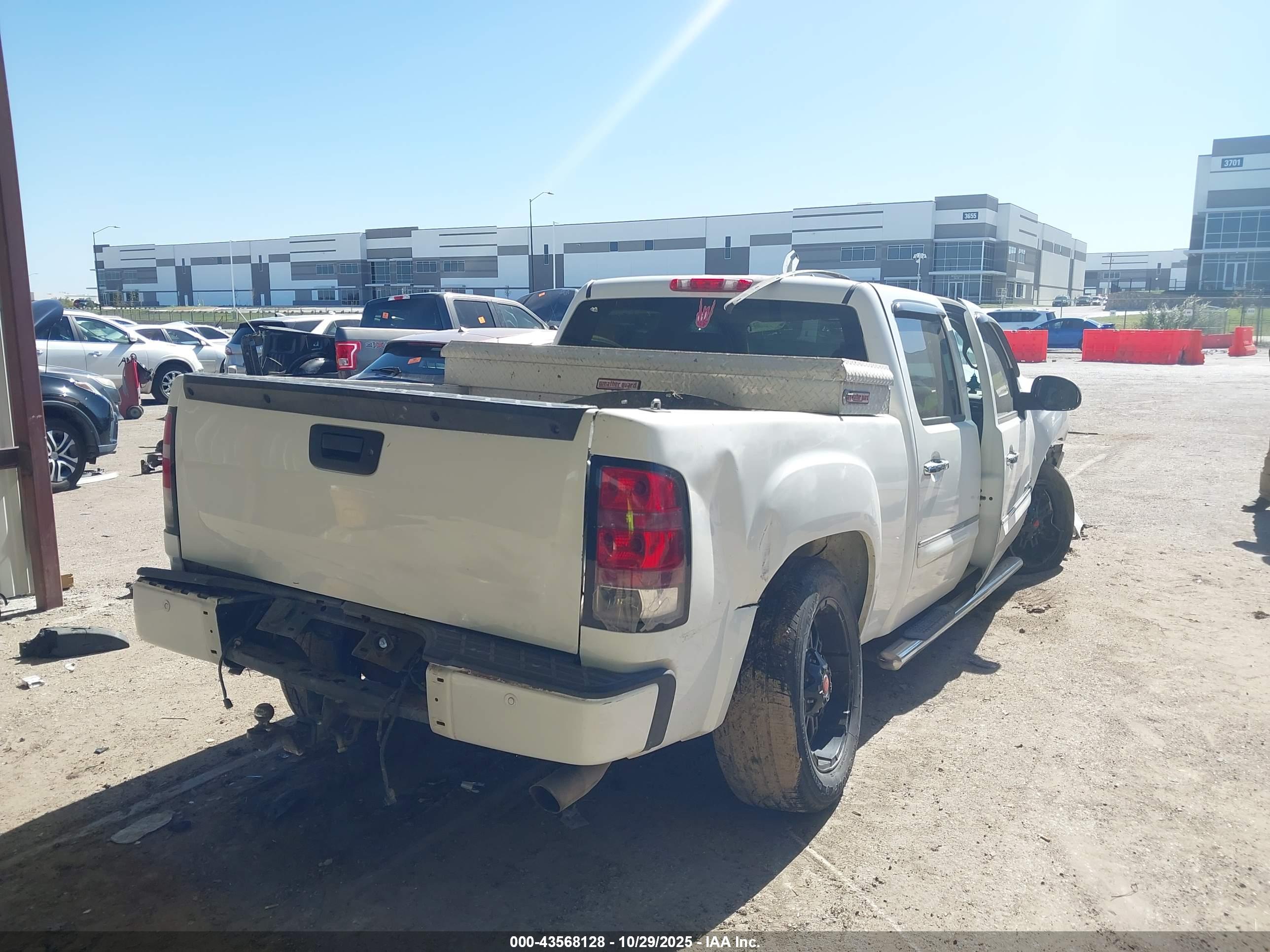 GMC SIERRA image 4