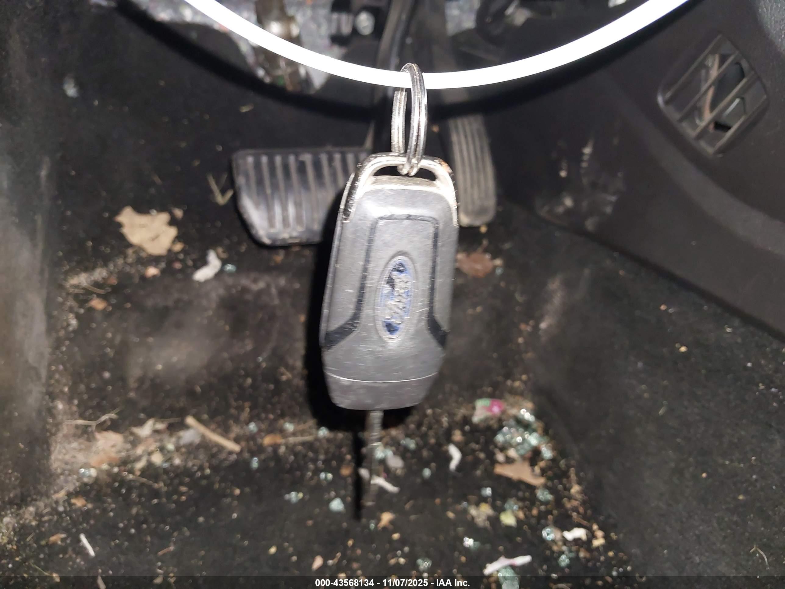 FORD FUSION image 11