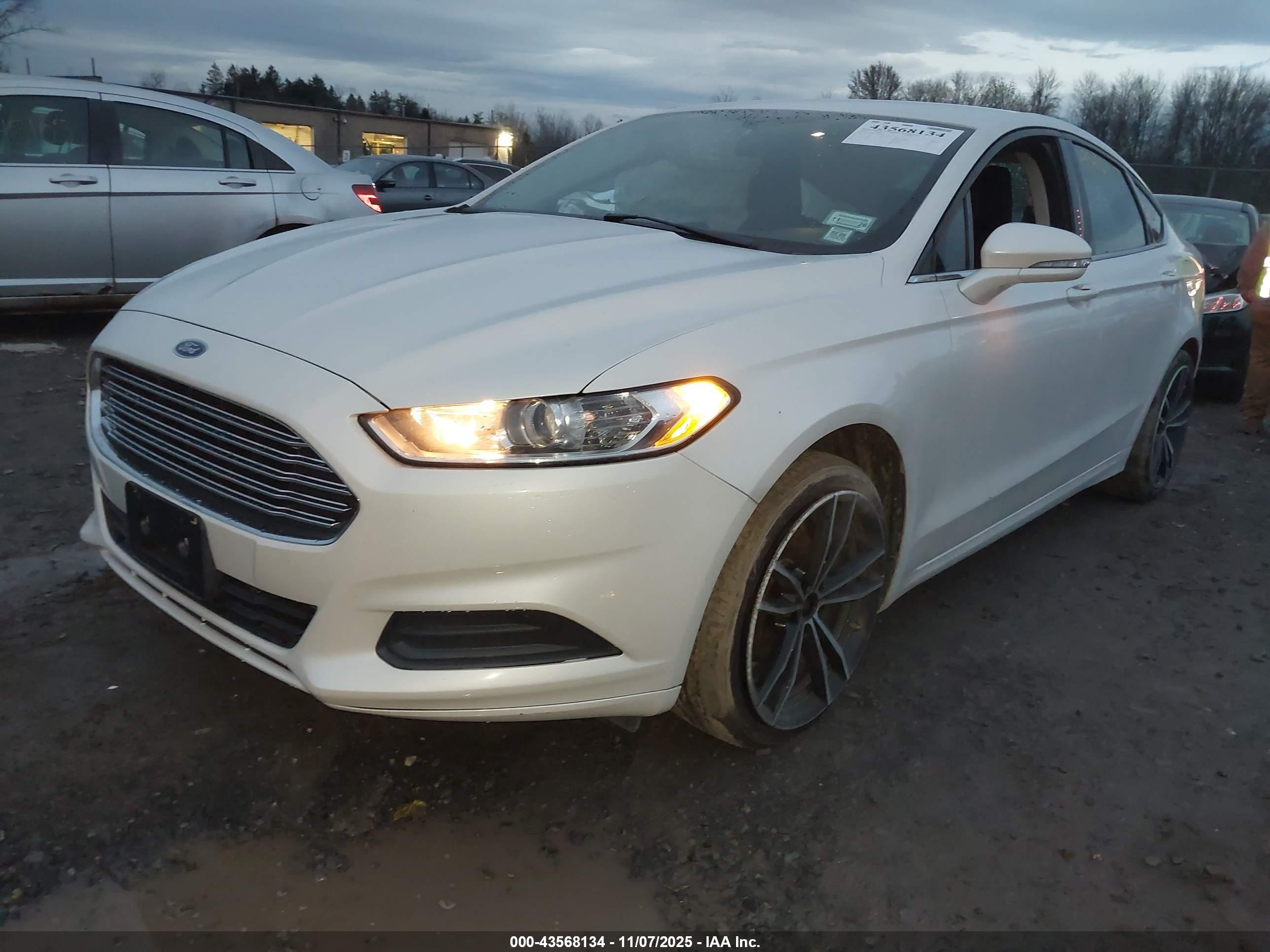 FORD FUSION image 2