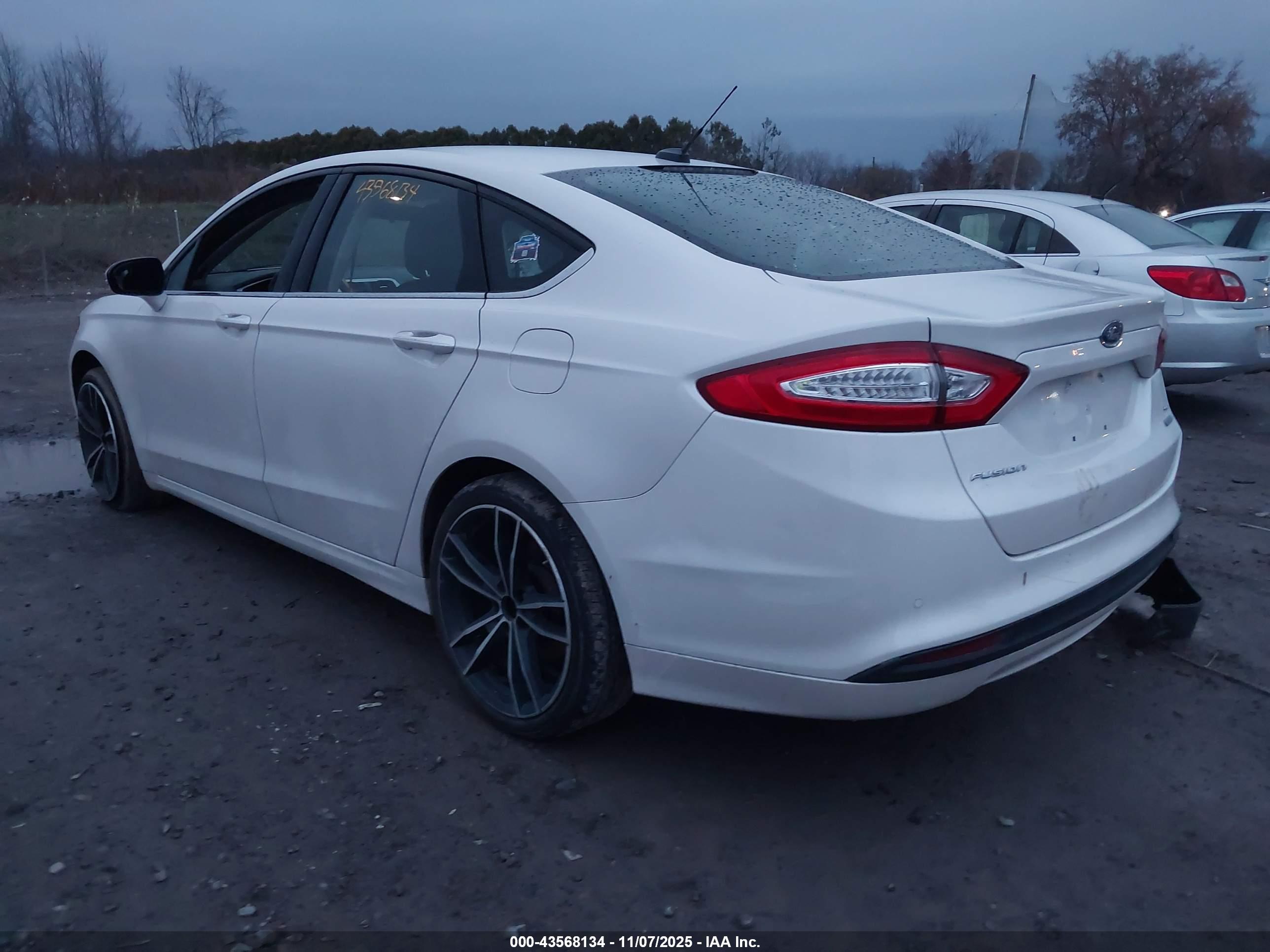 FORD FUSION image 3